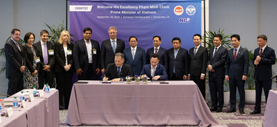 Biên bản ghi nhớ giữa Trung tâm Đổi mới Quốc gia và Synopsys để hỗ trợ phát triển trung tâm ươm tạo thiết kế chip (PRNewsfoto/Synopsys, Inc.) Biên bản ghi nhớ giữa Trung tâm Đổi mới Quốc gia và Synopsys để hỗ trợ phát triển trung tâm ươm tạo thiết kế chip (PRNewsfoto/Synopsys, Inc.)
