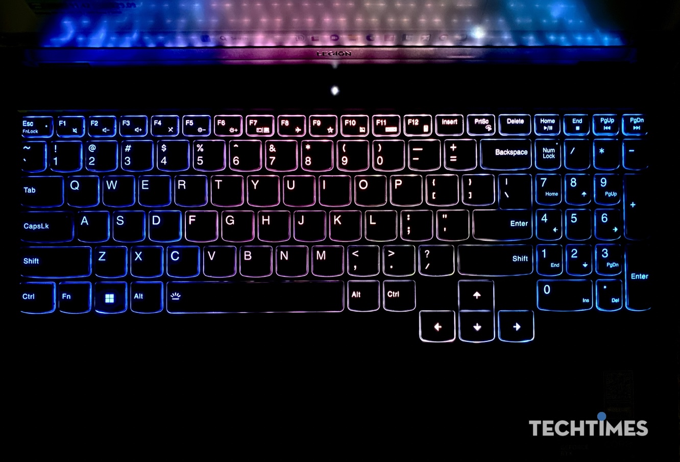 Bạn có thể dùng tổ hợp Fn+Space để thay đổi kiểu sáng của đèn nền RGB.