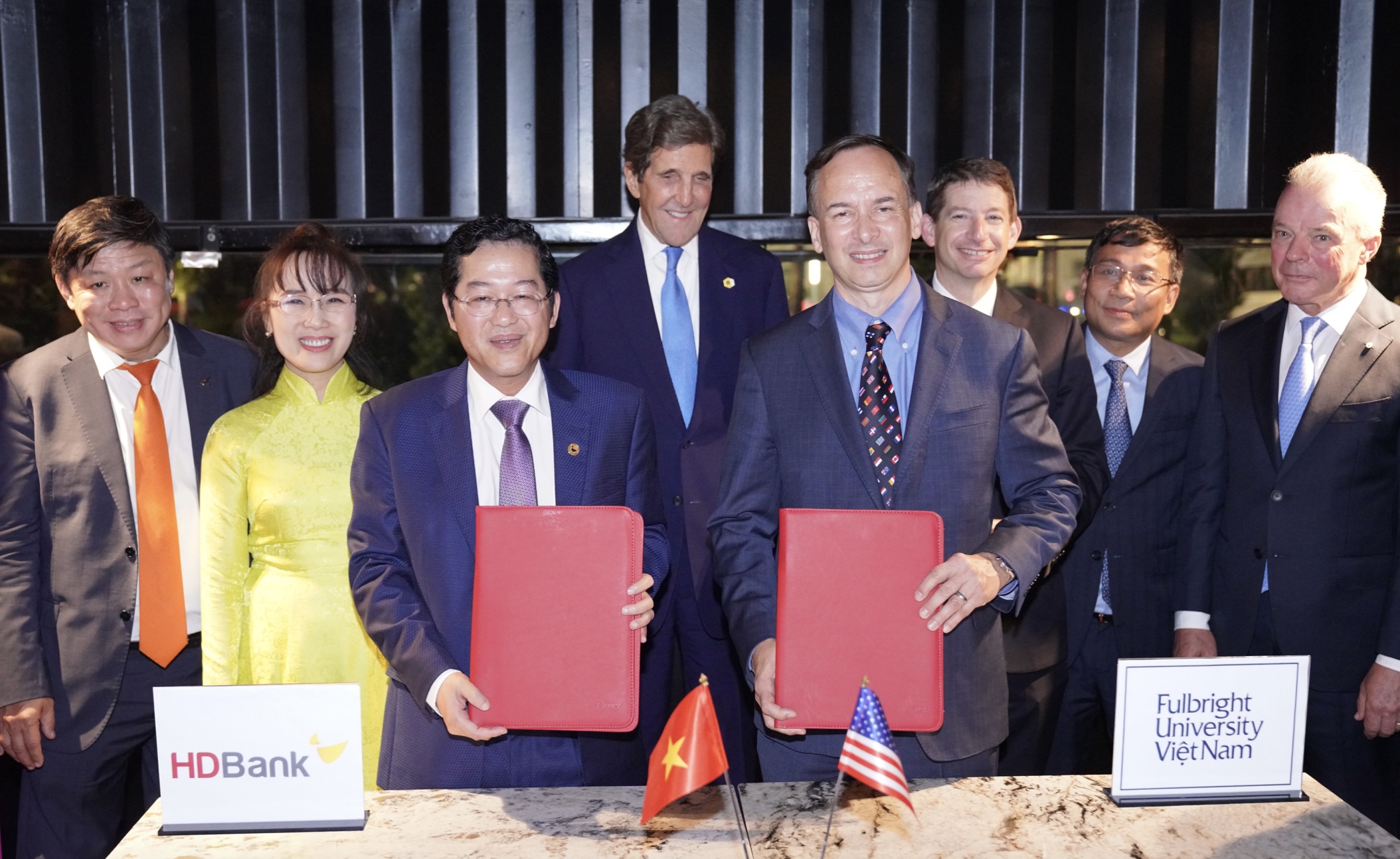 HDBank ký thỏa thuận cấp vốn đối ứng 20 triệu USD cho Đại học Fulbright Việt Nam HDBank đã ký thỏa thuận với Đại học Fulbright Việt Nam vào ngày 10 tháng 9 để cung cấp số vốn xem xét tương đương 20 triệu euro.