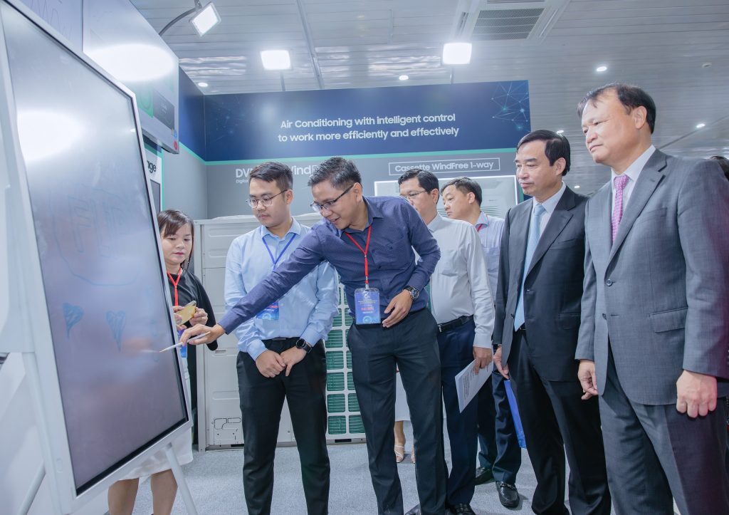 Samsung giới thiệu giải pháp công nghệ cho doanh nghiệp tại triển lãm công nghiệp 2023