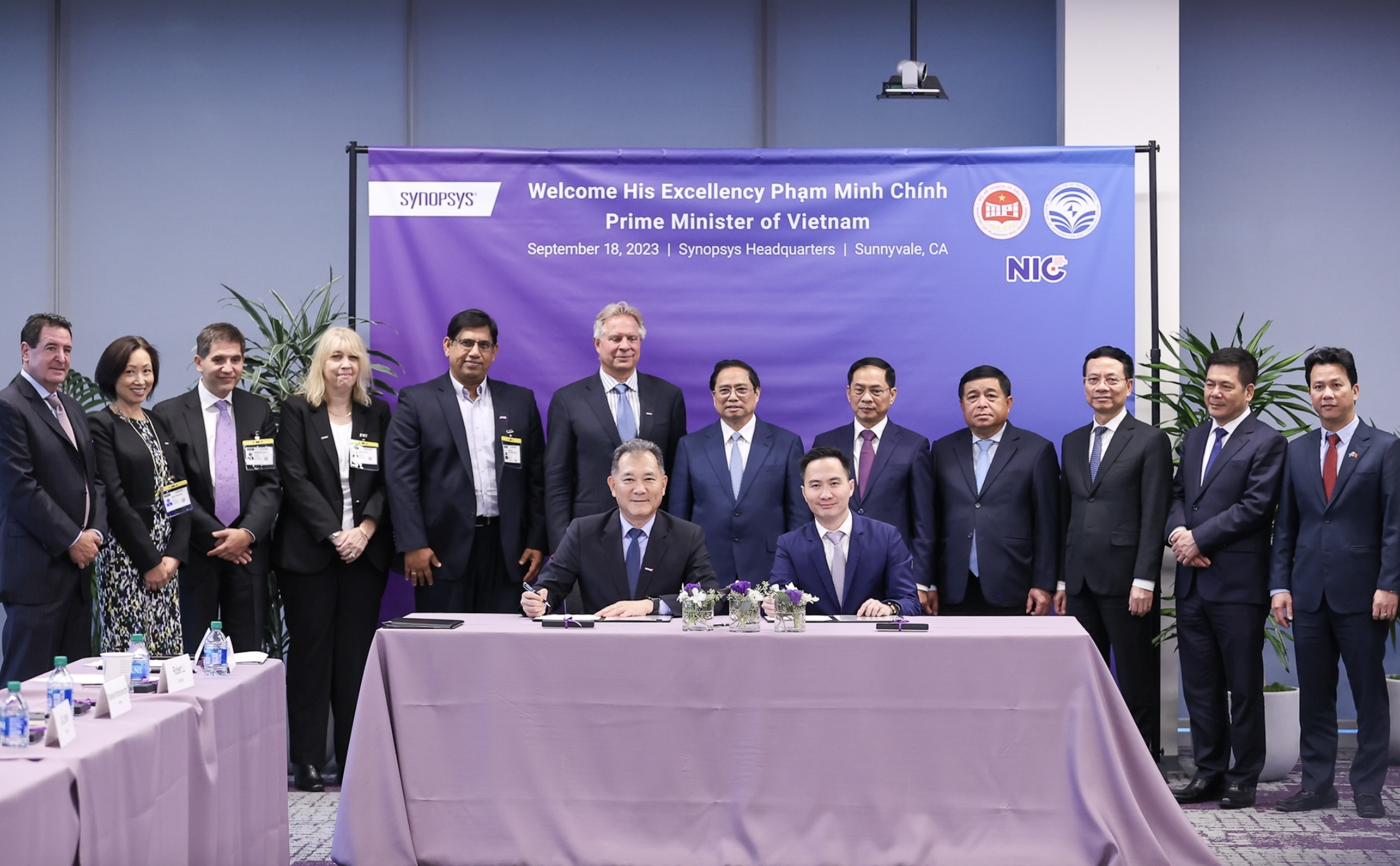 Synopsys thúc đẩy sự phát triển của ngành công nghiệp bán dẫn tại Việt Nam Synopsys thúc đẩy sự phát triển của ngành công nghiệp bán dẫn tại Việt Nam