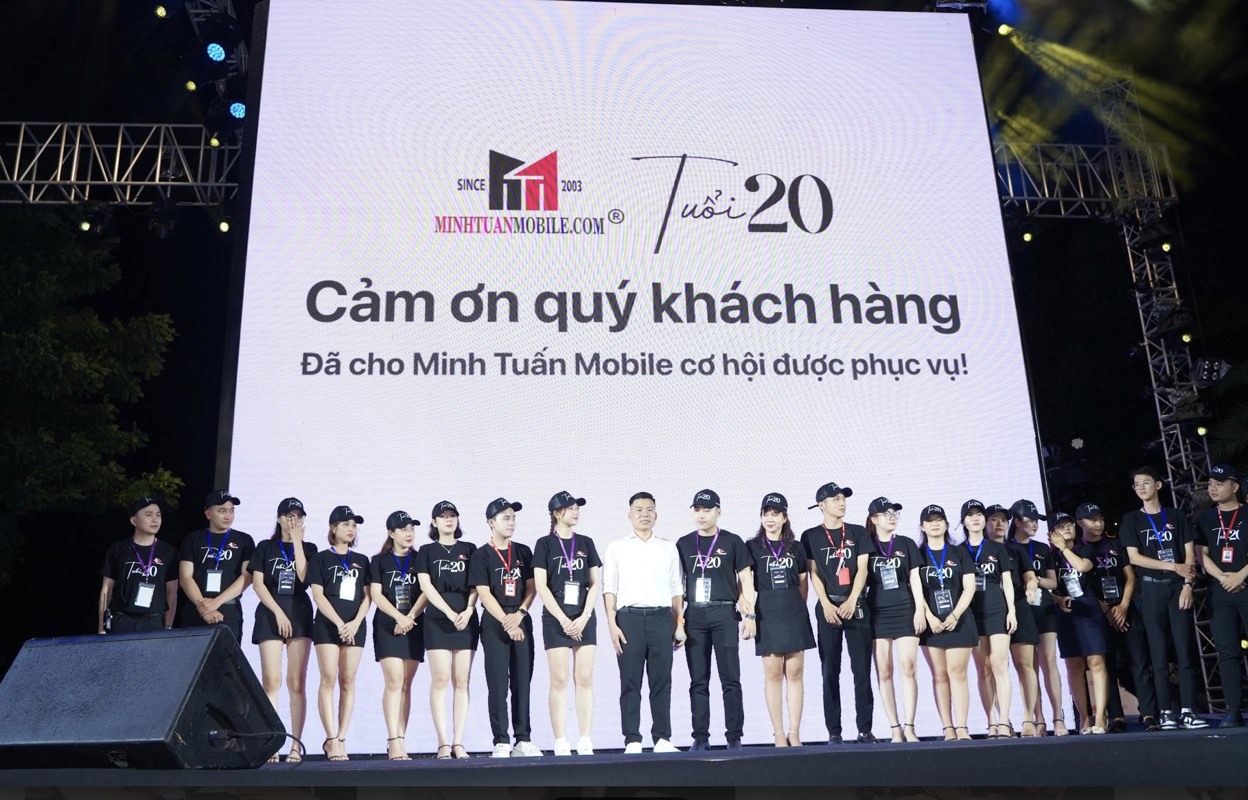 Minh Tuấn Mobile mở bán trước iPhone 15 nhiều ưu đãi kỷ niệm 20 năm thành lập