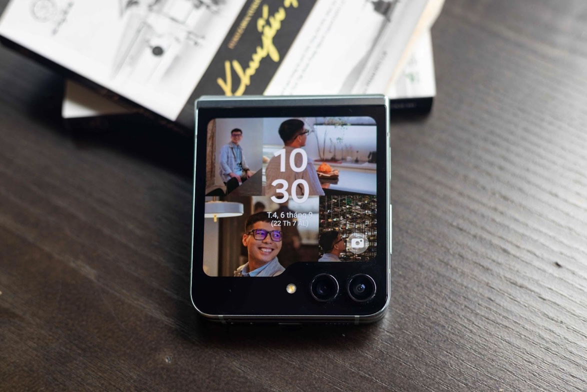  Galaxy Z Flip5 mang đến trải nghiệm khác biệt. Ảnh: Samsung.