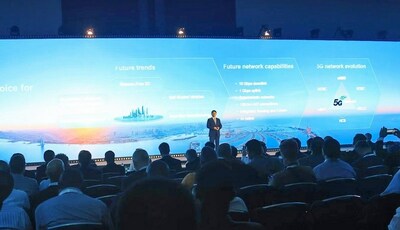 Li Peng tại Diễn đàn băng thông rộng di động toàn cầu của Huawei ở Dubai, UAE (PRNewsfoto/Huawei)