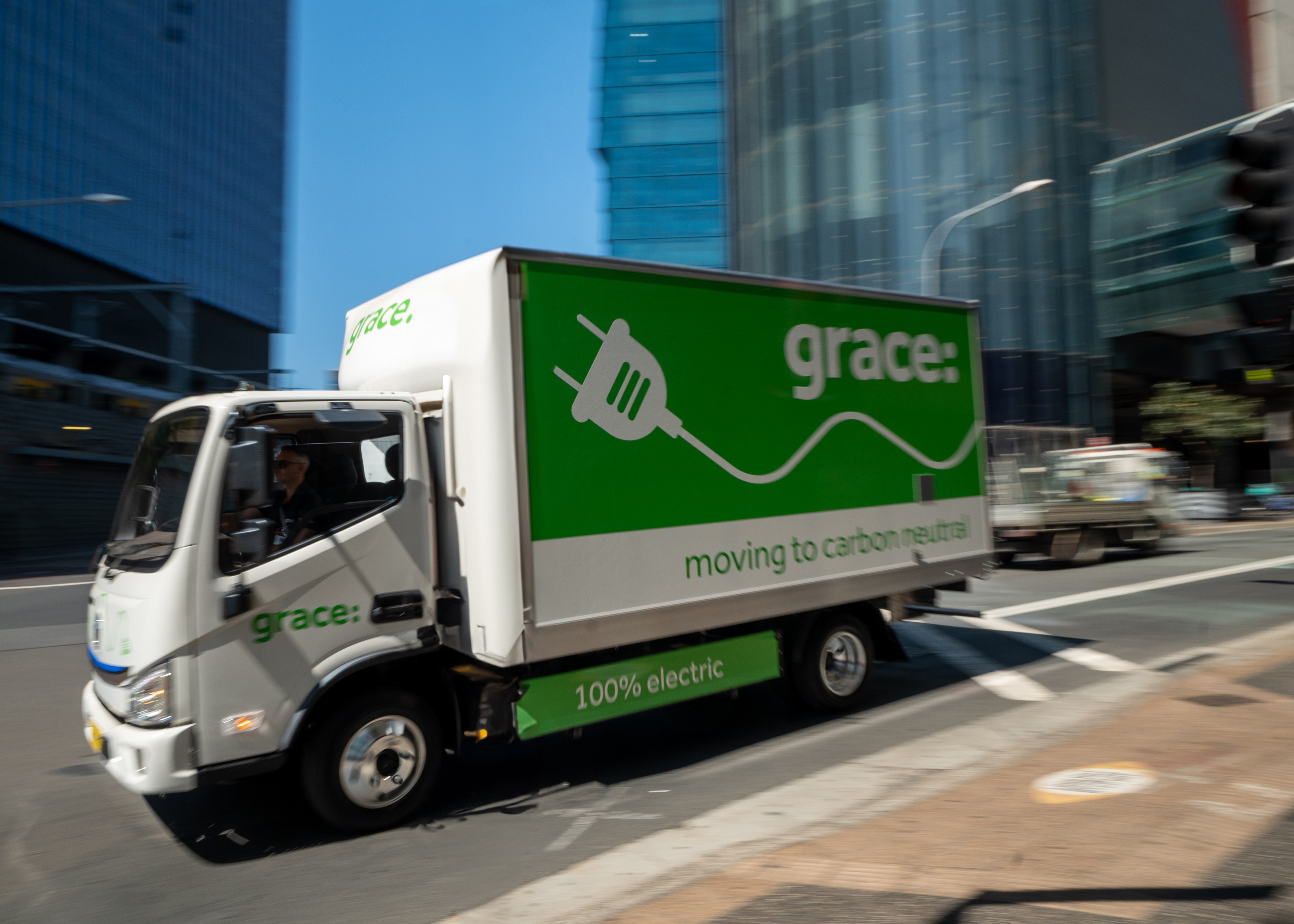 Grace Removals sử dụng xe tải điện cho dịch vụ vận chuyển và di dời đồ đạc tại Úc TechTimes Vietnam Xe tải di chuyển không khí thải đầu tiên của Úc