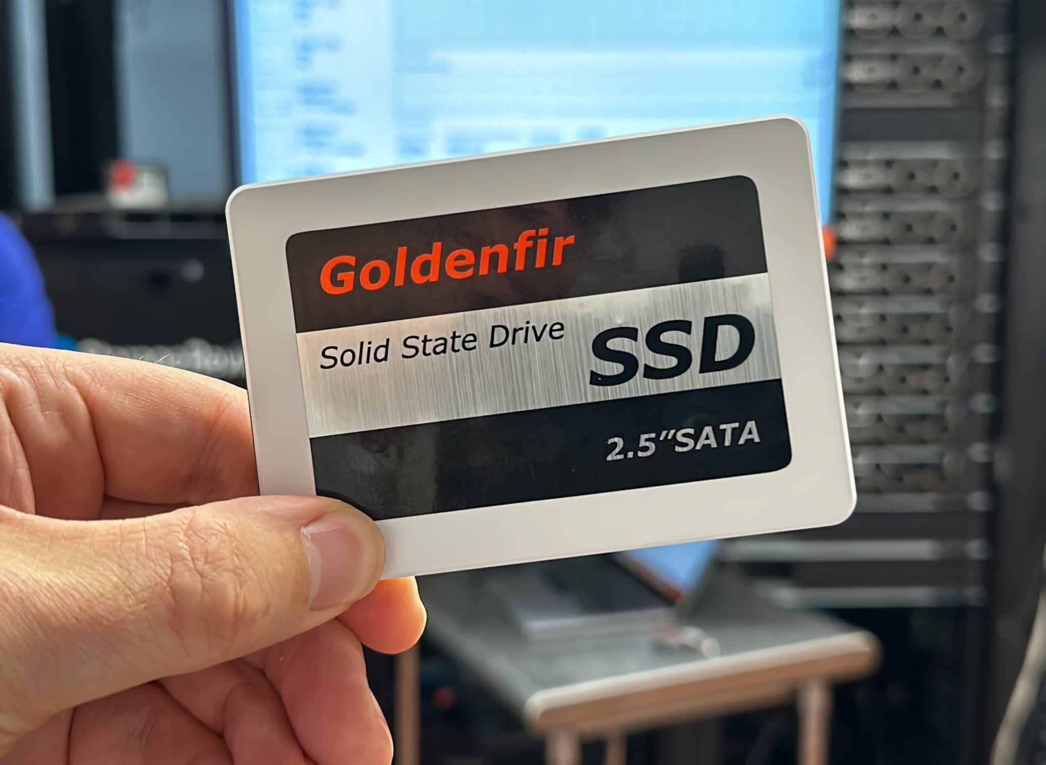 Điểm chuẩn SSD SATA giá rẻ 3 USD mờ ám chứng minh giá trị của nó chính xác là 2,99 USD Shady dirt-cheap $3 SATA SSD benchmarks prove its worth exactly $2.99