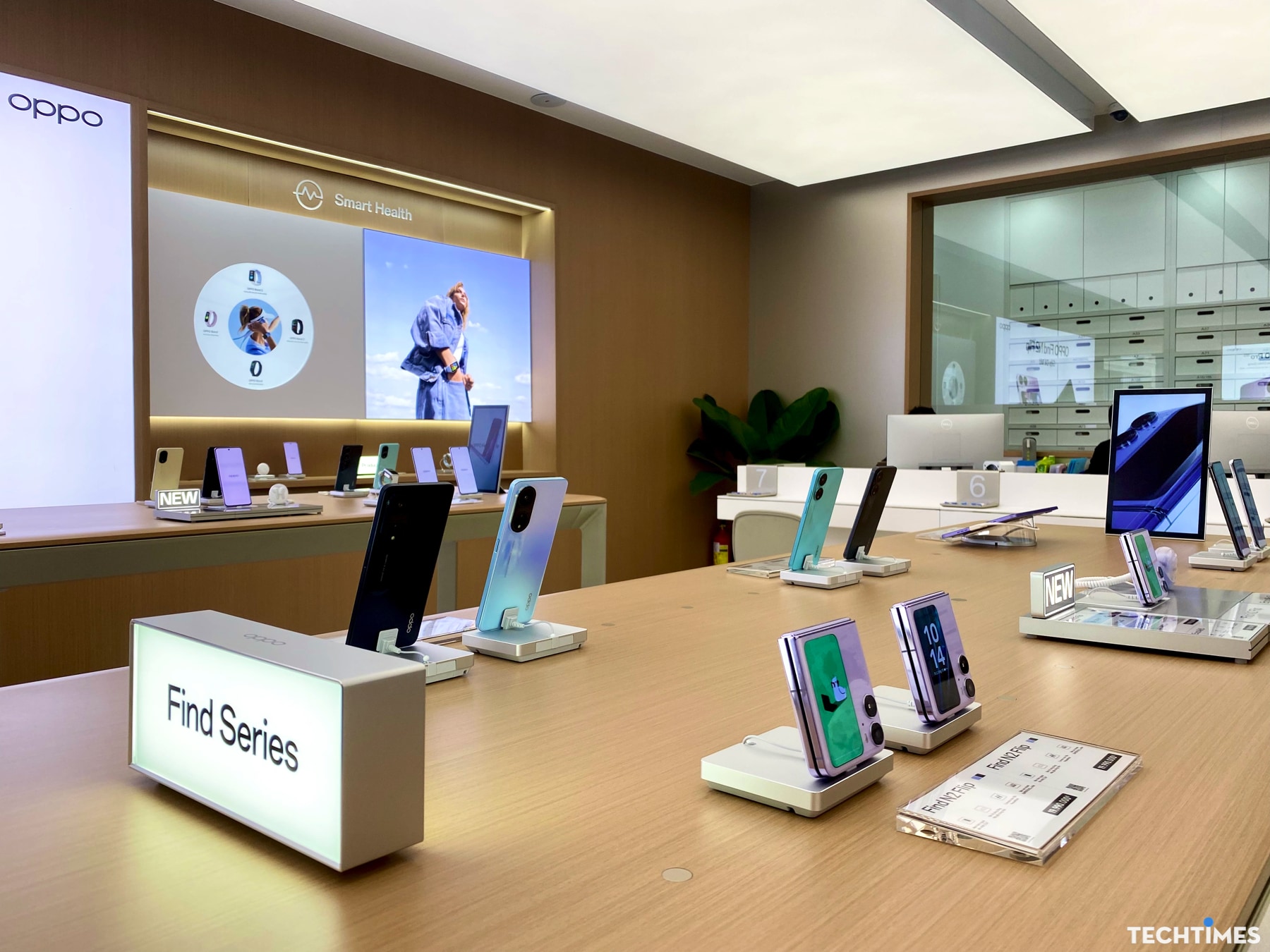 OPPO khai trương tại trung tâm dịch vụ khách hàng cao cấp tại Việt Nam