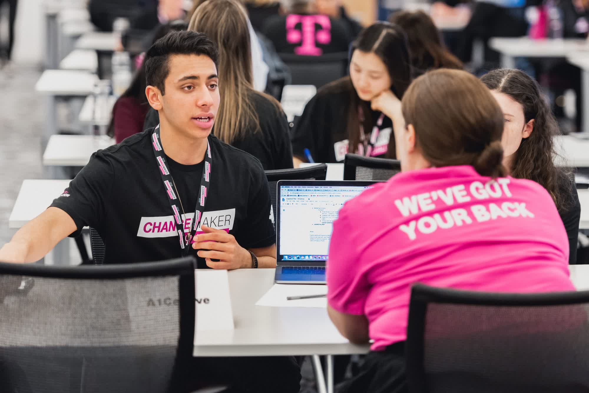 T Mobile se bat dau tu dong chuyen mot so khach TechTimes Vietnam T-Mobile sẽ bắt đầu tự động chuyển một số khách hàng sang các gói đắt tiền hơn