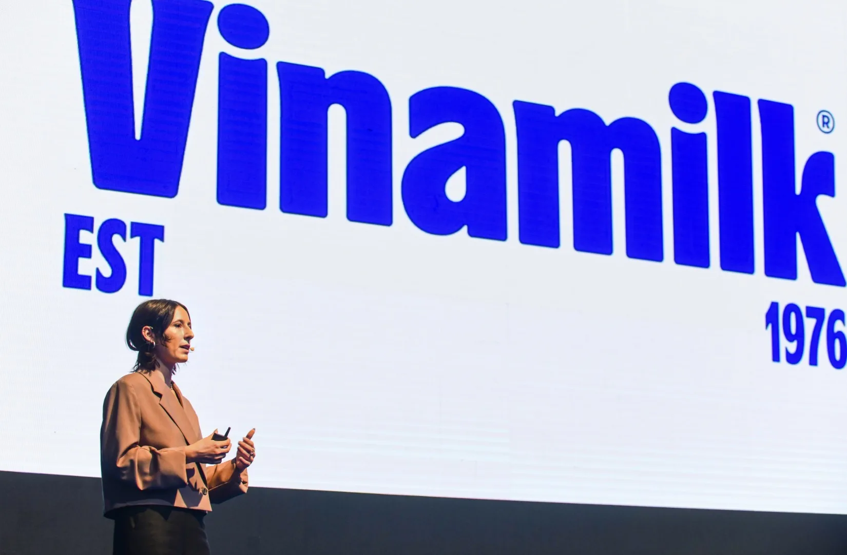 https://www.techtimes.vn/55-chuyen-gia-toan-cau-cung-vinamilk-sang-tao-nhan-dien-thuong-hieu-moi/