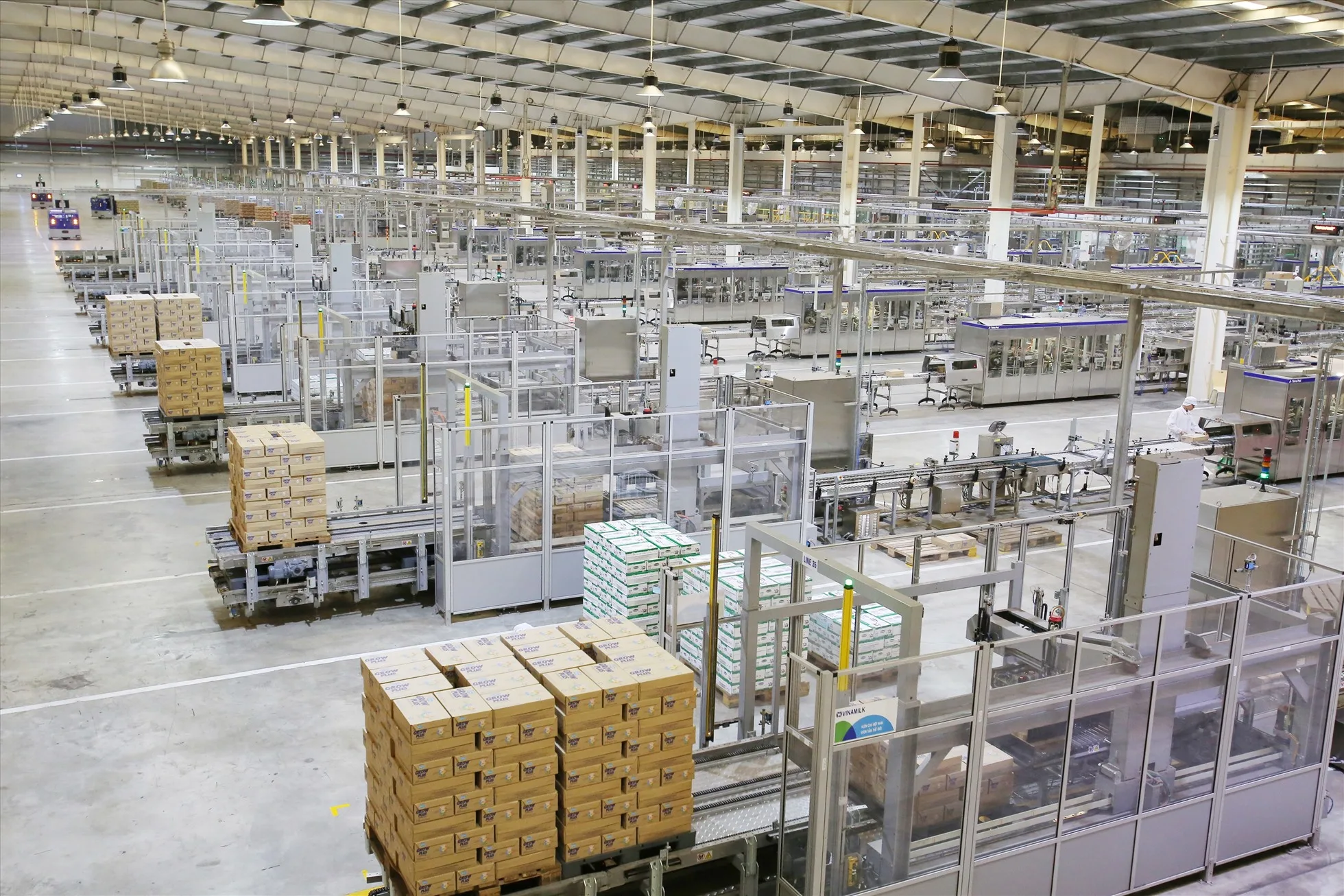 Giảm thiểu “dấu chân” carbon trong sản xuất tại doanh nghiệp sữa lớn nhất Việt Nam TechTimes Vietnam Vinamilk đầu tư nhiều công nghệ hiện đại để tiết kiệm năng lượng, giảm phát thải. Ảnh: Vinamilk