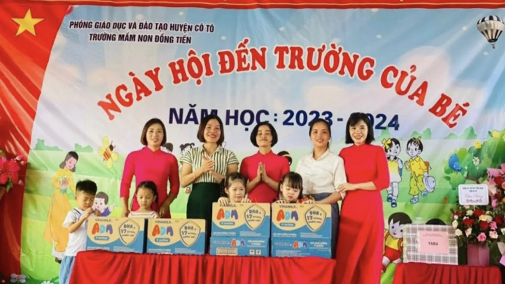 Hơn 11.000 trẻ em có hoàn cảnh khó khăn chào năm học mới với món quà đặc biệt từ Vinamilk TechTimes Vietnam Cô trò Trường Mầm non Đồng Tiến (huyện Cô Tô – tỉnh Quảng Ninh) vui mừng đón nhận sữa từ Quỹ Sữa đúng ngày khai giảng.