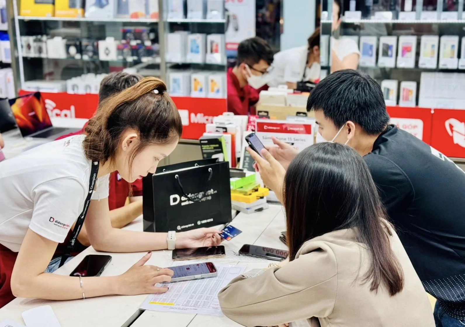 Sau một tháng mở bán, giá iPhone 15 Pro Max ra sao? TechTimes Vietnam iPhone 15 Pro Max vẫn được nhiều người dùng ưa chuộng nhất
