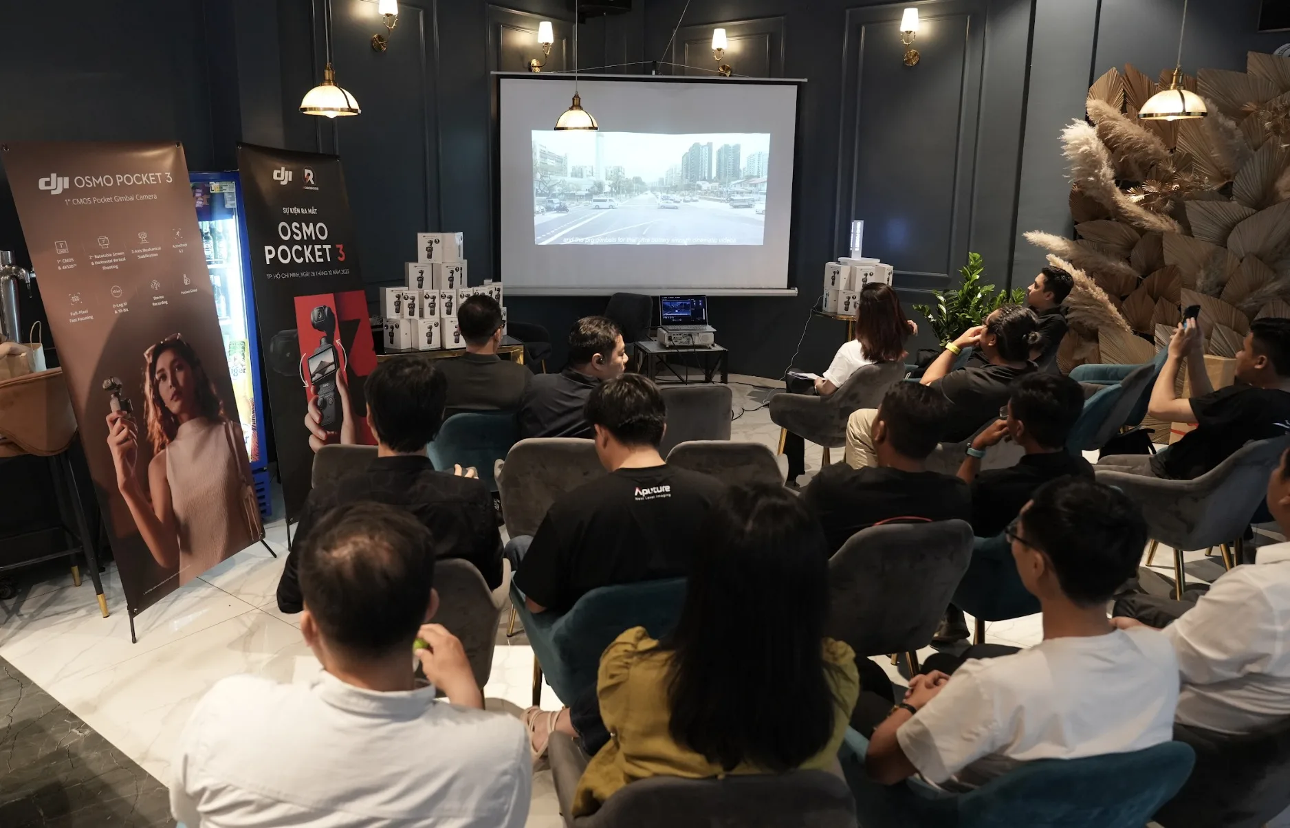 RoboBoss phân phối DJI Osmo Pocket 3, giá 13 triệu đồng TechTimes Vietnam DJI vừa chính thức giới thiệu camera Osmo Pocket 3 tại Việt Nam, bán ra với giá 13 triệu đồng thông qua nhà phân phối Roboboss.
