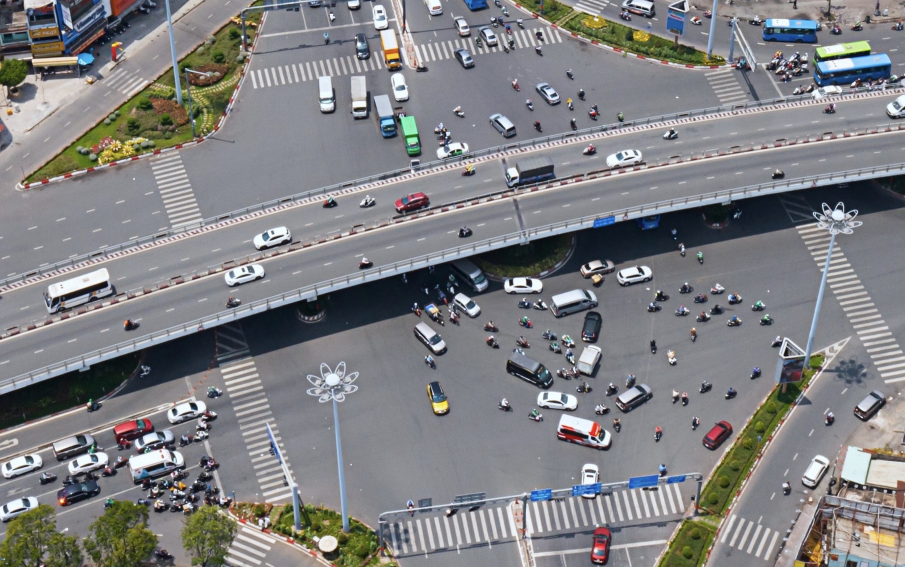 Cuộc đua tích hợp các công nghệ trợ lý tiếng Việt như Kiki của các hãng linh, phụ kiện ô tô, mở ra cơ hội để người dùng trải nghiệm lái xe thông minh