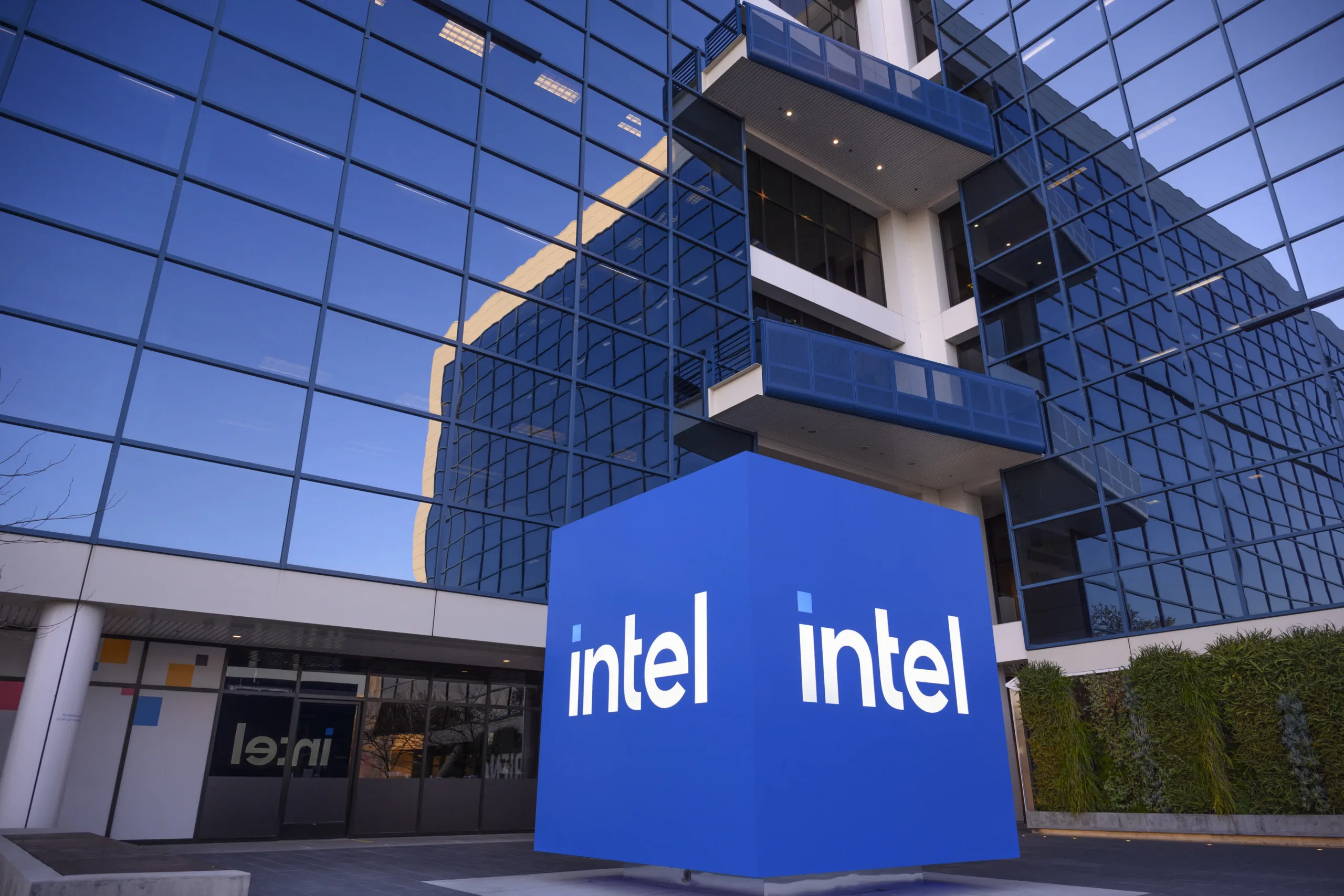 Pat Gelsinger lần đầu chia sẻ những cơ hội bị bỏ lỡ lớn nhất của Intel Intel
