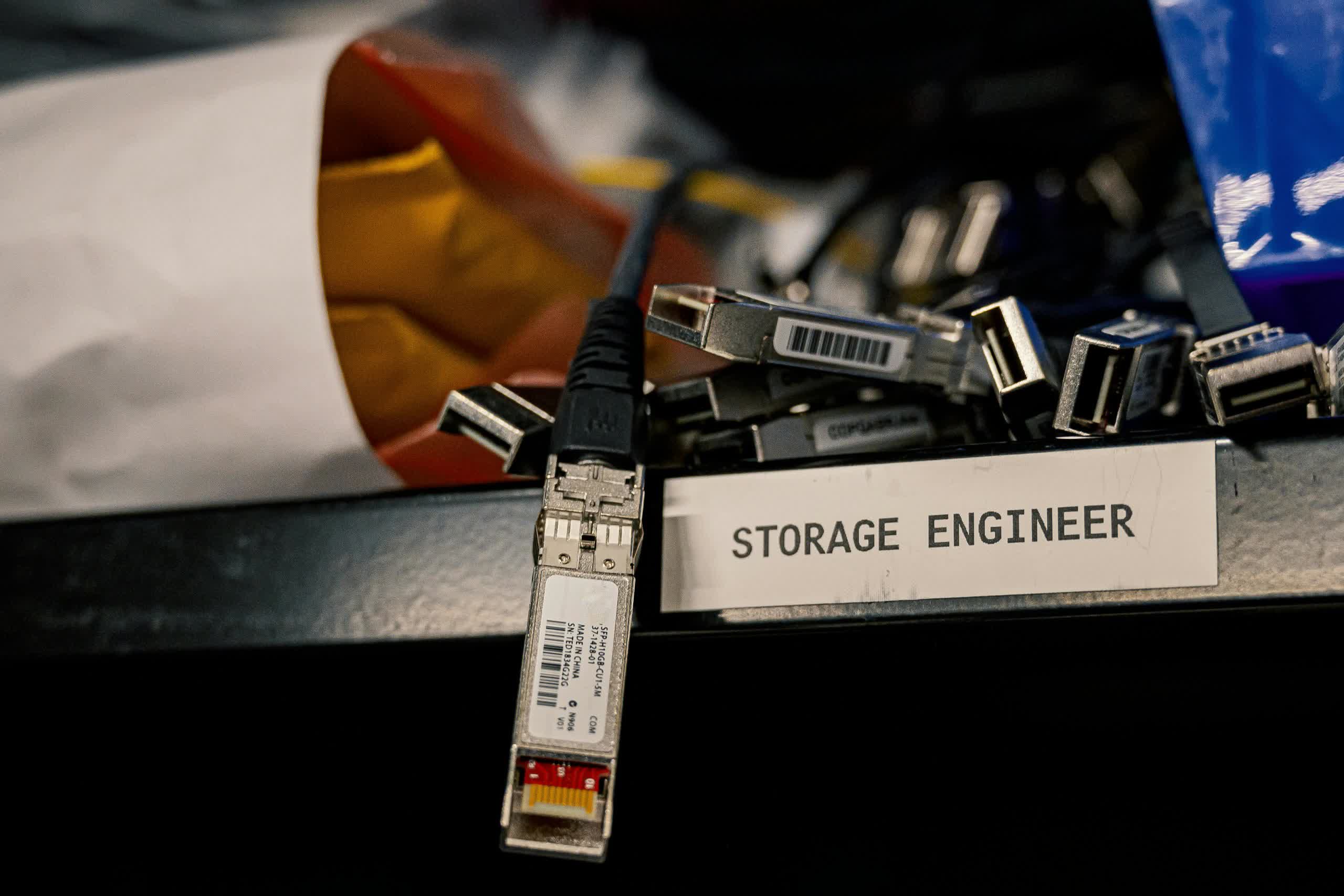Microsoft đã có “Cart of Death” cố tình làm sập và gỡ lỗi cơ sở hạ tầng USB Windows đời đầu Microsoft had a Cart of Death to intentionally crash and debug early Windows USB infrastructure