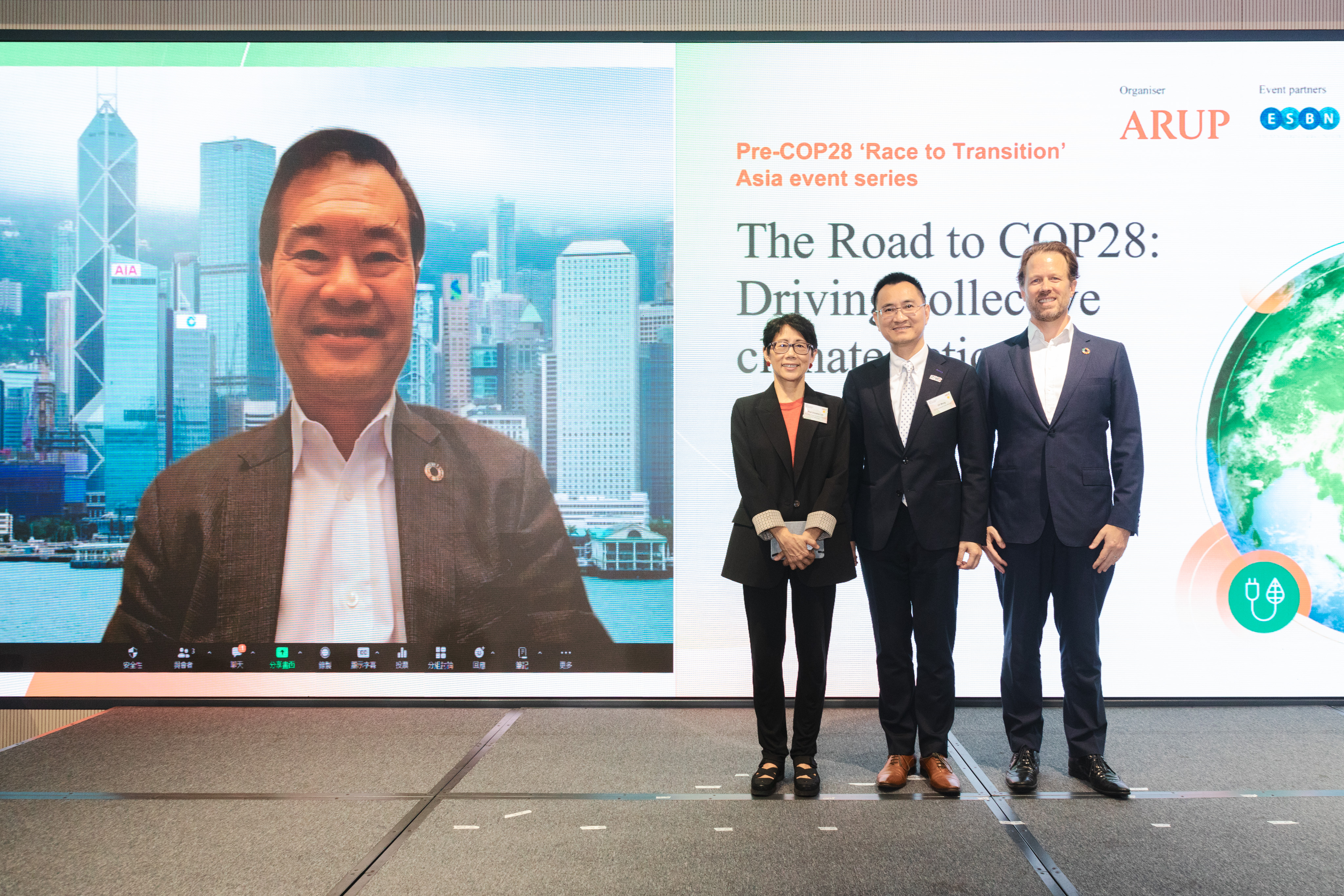 Từ trái sang phải: (Khách trực tuyến) Tiến sĩ George Lam, BBS, JP, Chủ tịch Mạng lưới kinh doanh bền vững (ESBN) của Ủy ban Kinh tế và Xã hội Liên hợp quốc tại Châu Á và Thái Bình Dương (ESCAP);  Giáo sư Christine Loh, SBS, JP, OBE, HKUST;  ông CF Wong, Ủy viên về Biến đổi Khí hậu, Chính quyền HKSAR;  ông Ben McQuhae, Phó Chủ tịch Hiệp hội Tài chính Xanh Hồng Kông;  Người sáng lập Ben McQuhae & Co.