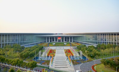 Trung tâm Hội nghị và Triển lãm Quốc gia (Thượng Hải), địa điểm chính của Hội chợ Triển lãm Nhập khẩu Quốc tế Trung Quốc (CIIE), tại Thượng Hải, phía Đông Trung Quốc.