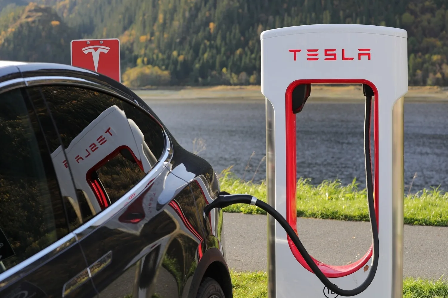 ev owners drive fewer miles than gas car owners new study finds jpg TechTimes Vietnam Chủ sở hữu xe điện lái xe ít dặm hơn chủ sở hữu xe xăng, nghiên cứu mới phát hiện
