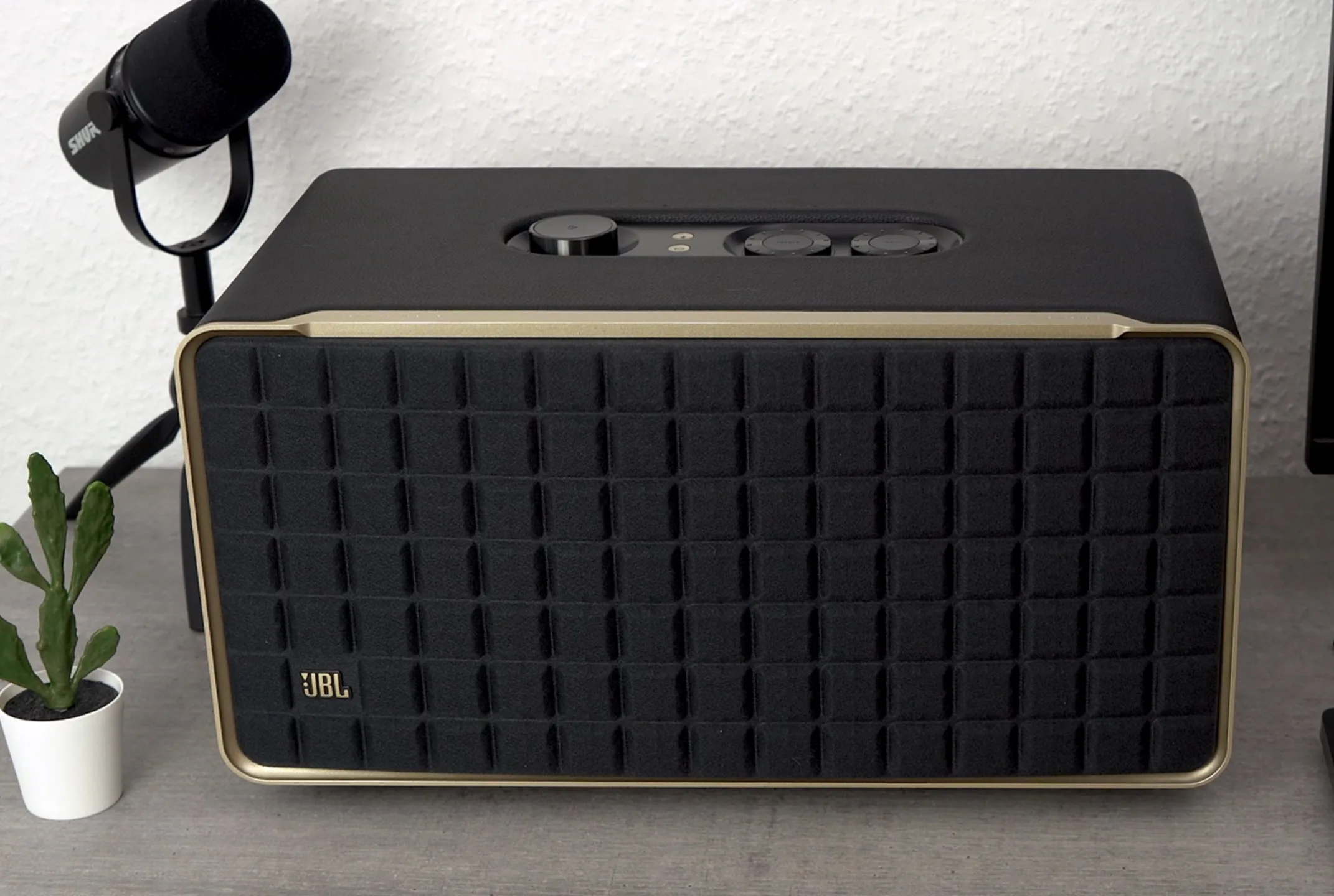 image 200 jpeg TechTimes Vietnam Đánh giá JBL Authentics 500: Âm bass uy lực, Google Assistant tiện lợi