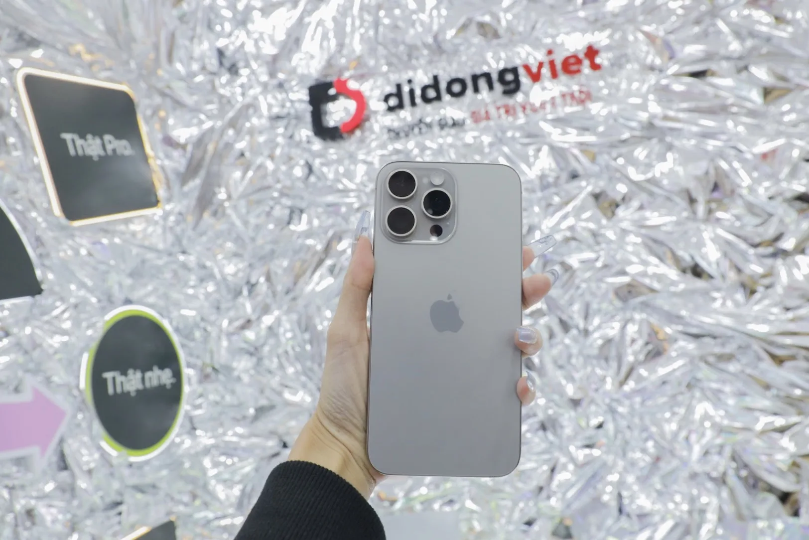 iPhone 15 Pro Max 256GB giá chỉ 33,59 triệu đồng 