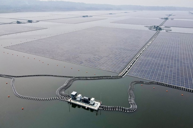 TOPSHOT-INDONESIA-KINH TẾ-ĐIỆN-MẶT TRỜI