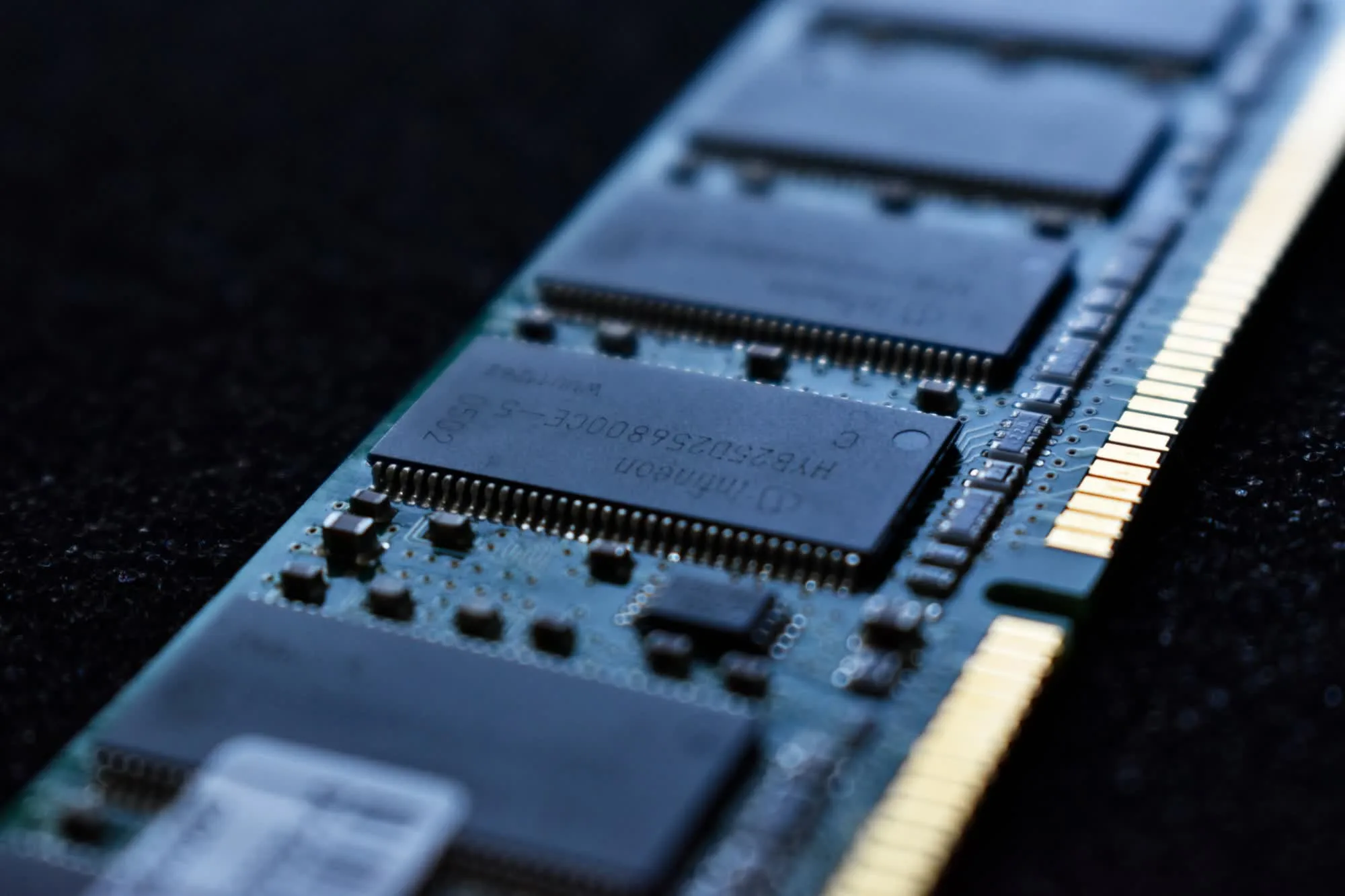 JEDEC công bố chuẩn bộ nhớ CAMM2 với dung lượng lên tới 128 GB JEDEC publishes CAMM2 memory standard with capacities up to 128 GB