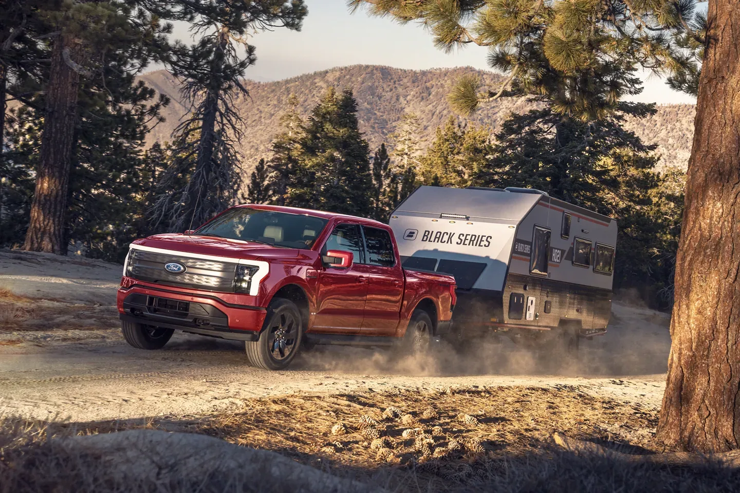 Ford cắt giảm một nửa sản lượng F-150 Lightning do nhu cầu xe điện sụt giảm Ford cuts F-150 Lightning production in half as EV demand falters
