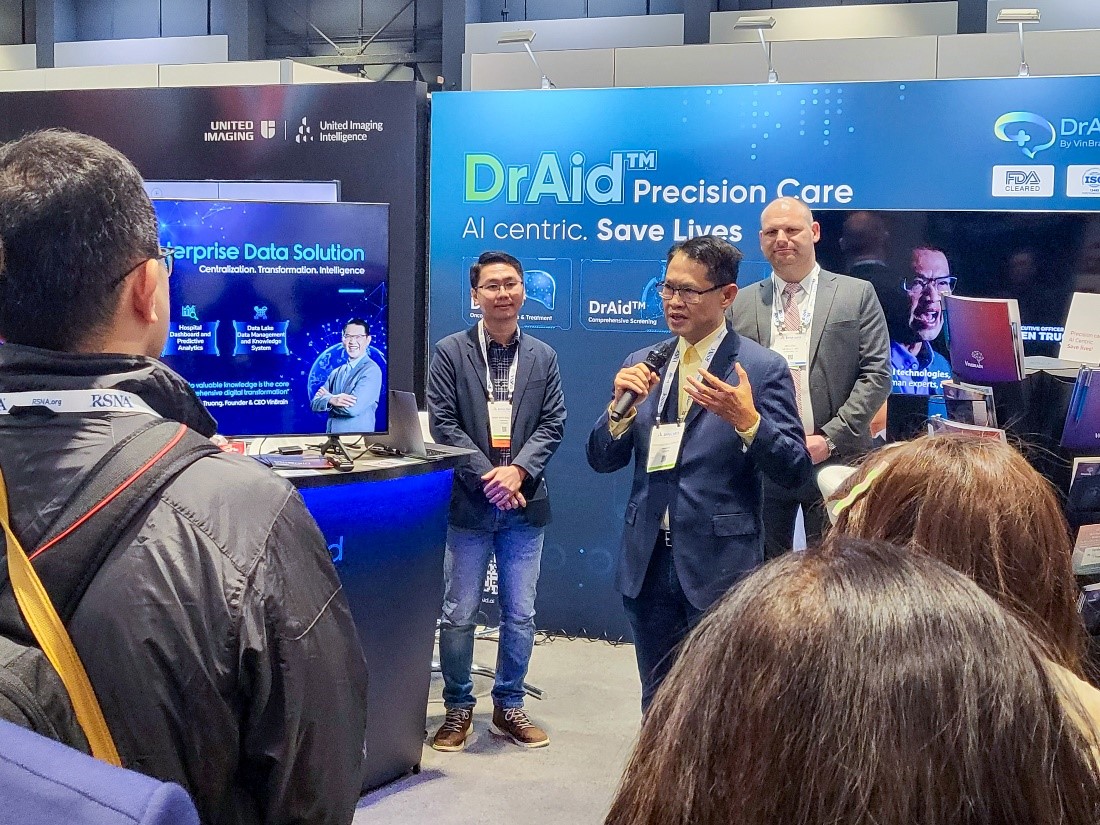 Tại Triển lãm Y tế RSNA 2023 ở Mỹ, VinBrain giới thiệu 2 giải pháp DrAid™sử dụng AI TechTimes Vietnam Steven Truong, VinBrain's Founder & CEO, impressed global professionals with groundbreaking solutions.