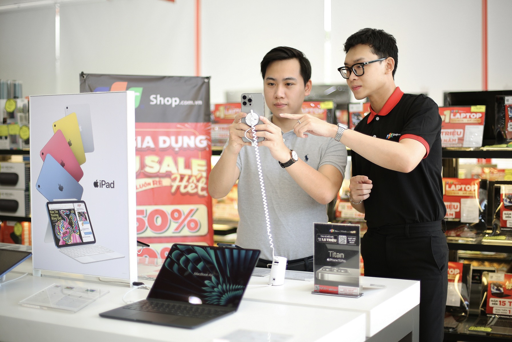 "Tết siêu sale hết" đang được triển khai tại FPT Shop TechTimes Vietnam "Tết siêu sale hết" đang được triển khai tại FPT Shop