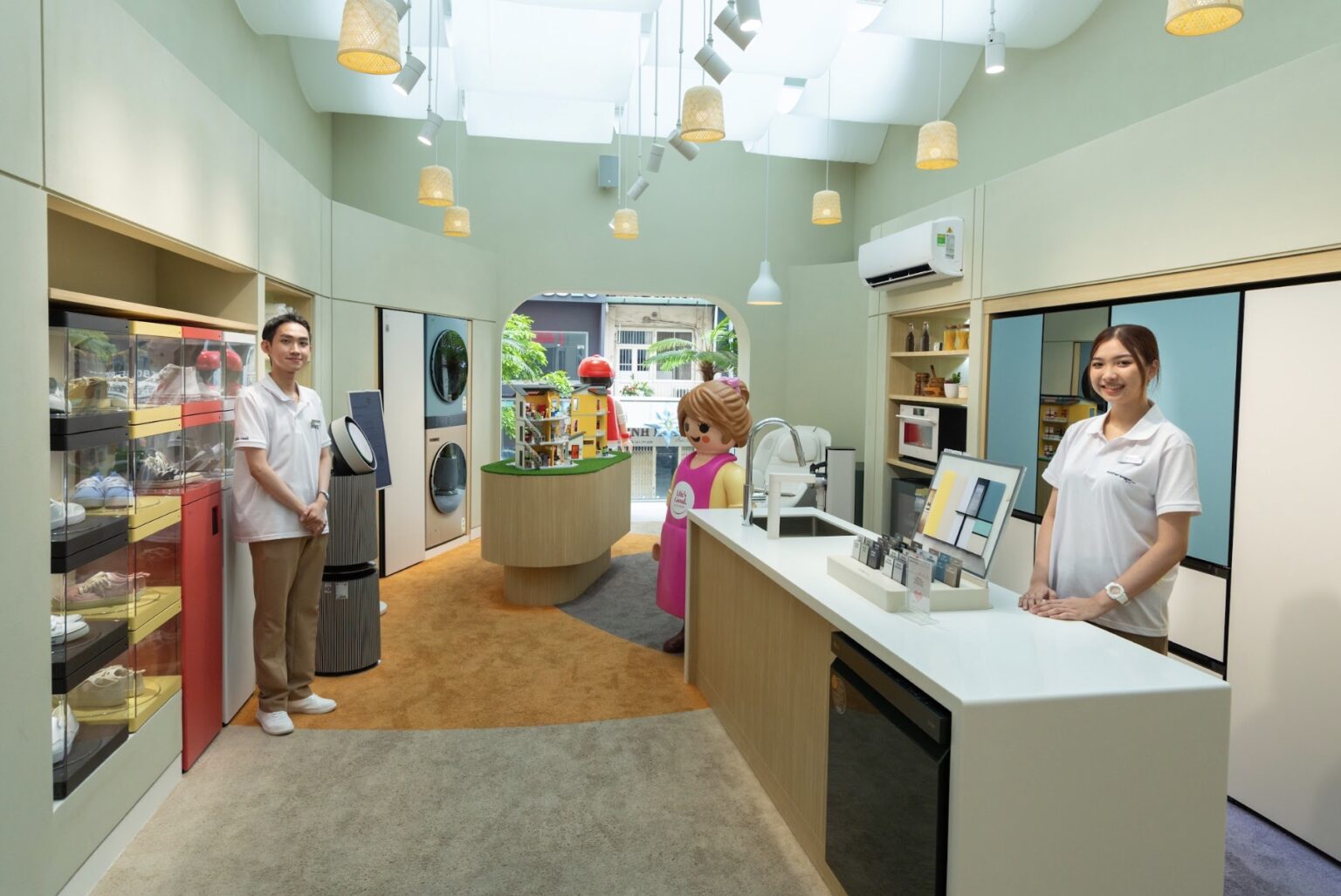 LG khai trương không gian trải nghiệm 'Another Saigon' tại TP.HCM