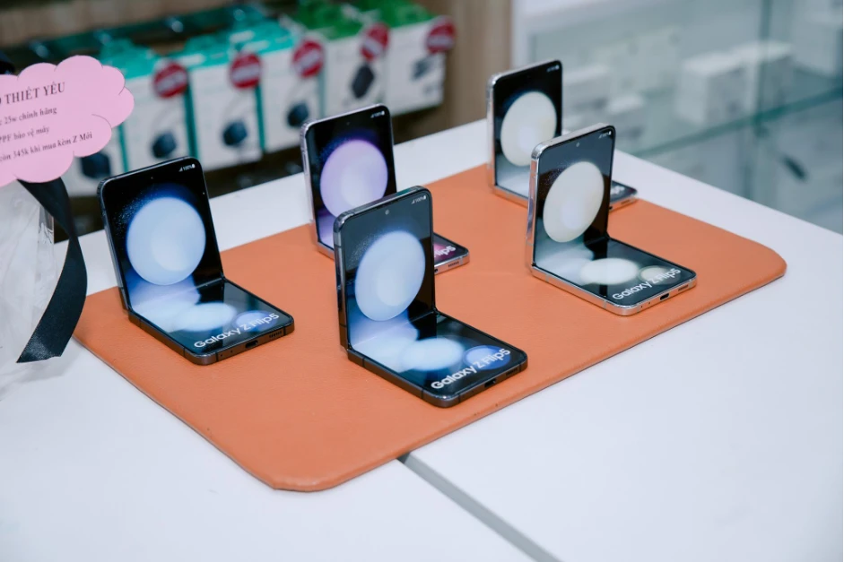 Galaxy Z Flip5 giá chỉ từ 17,49 triệu đồng