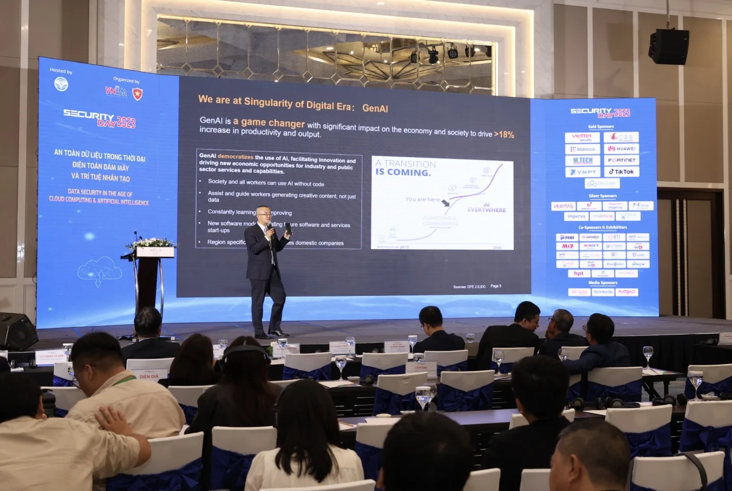 Ông Li Hai nhấn mạnh AI sẽ tạo ra sức mạnh phát triển nền kinh tế số, hoàn thiện quá trình chuyển đổi số quốc gia