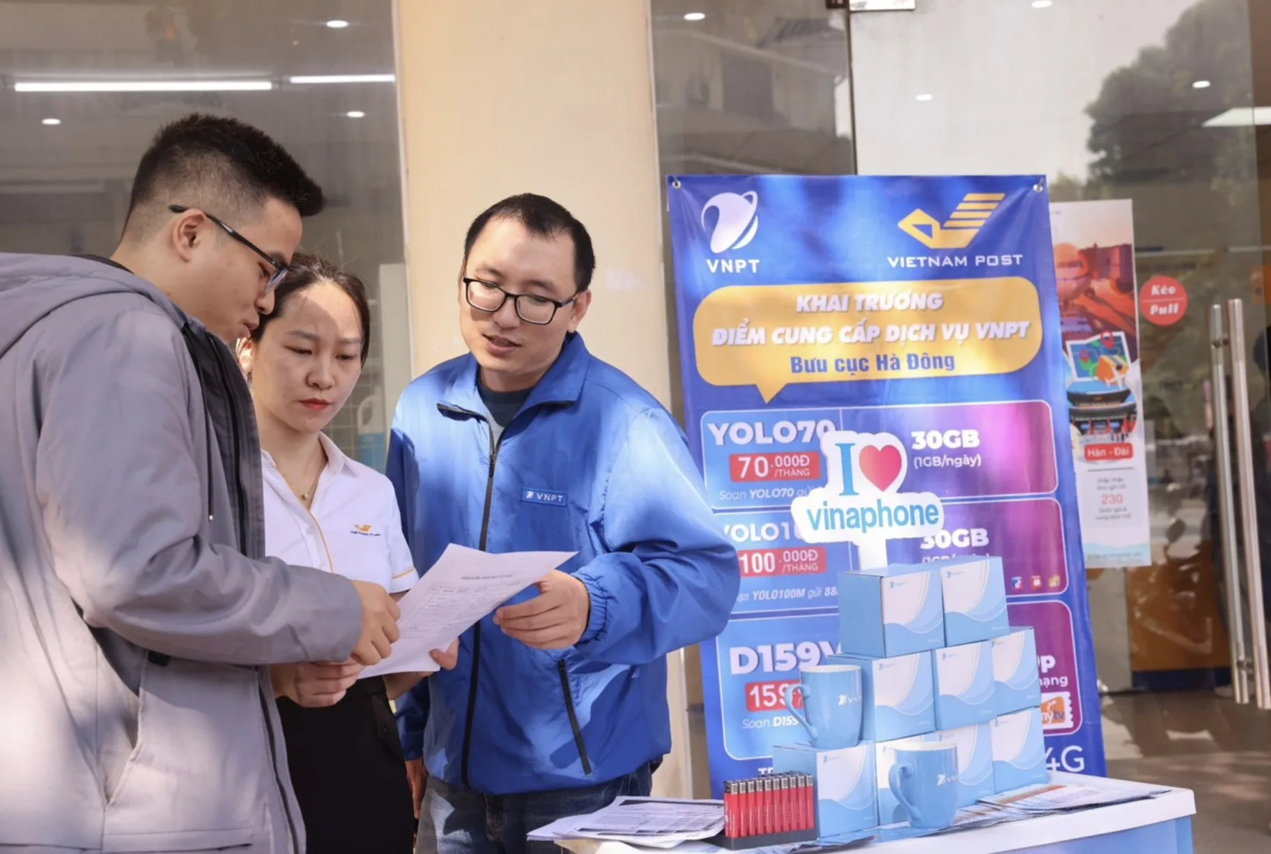 VinaPhone mở bán dịch vụ viễn thông tại các bưu cục của Bưu điện trên toàn quốc