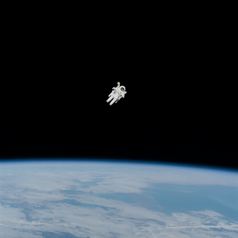 Hình ảnh Túi khóa phi hành đoàn ISS bị mất được phát hiện trôi dạt trên quỹ đạo Trái đất Hình ảnh Túi khóa phi hành đoàn ISS bị mất được phát hiện trôi dạt trên quỹ đạo Trái đất