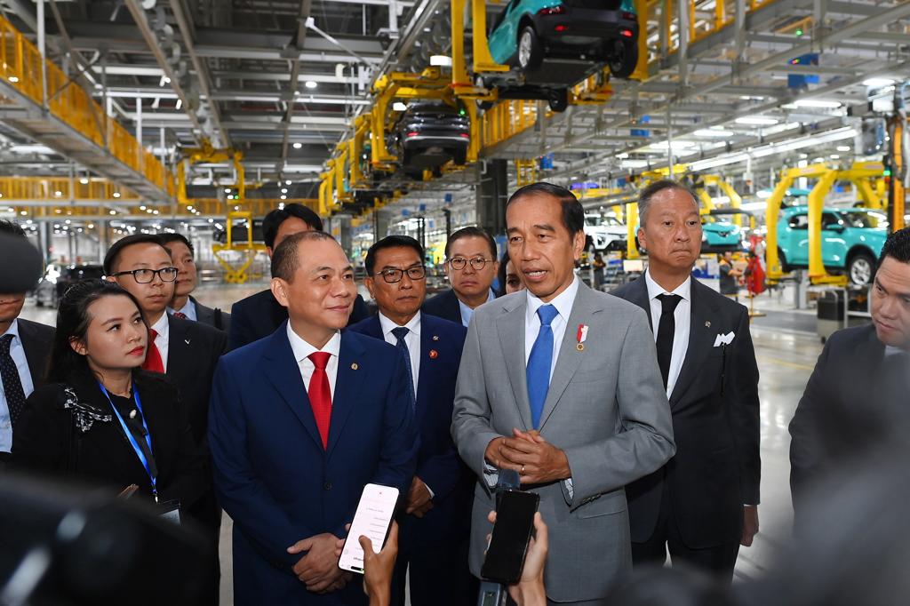 1705213771 372 Tong thong Indonesia Joko Widodo tham to hop san TechTimes Vietnam Tổng thống Indonesia Joko Widodo thăm tổ hợp sản xuất ô tô và xe máy điện VinFast tại Hải Phòng