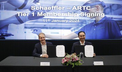From left to right: Andreas Schick, Chief Operating Officer, Schaeffler AG, and Dr David Low, Chief Executive Officer, ARTC, A*STAR signed the membership agreement which will see the Schaeffler joining as a Tier 1 member of ARTC’s industry consortium to accelerate translational research for advanced manufacturing. (PRNewsfoto/Schaeffler (Singapore) Pte. Ltd.)
