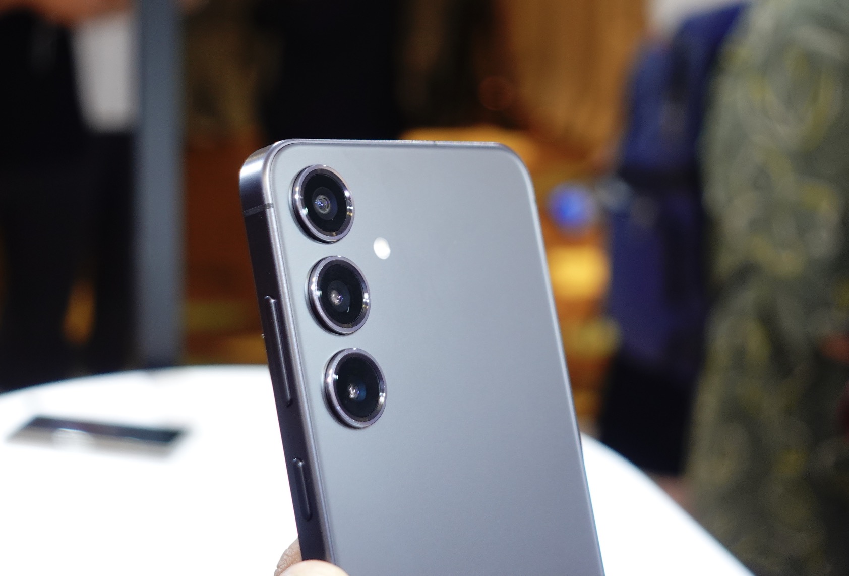 Samsung đã bỏ xa Apple trong cuộc đua smartphone AI TechTimes Vietnam Tập trung nhiều để mang lại trải nghiệm trí tuệ nhân tạo trên smartphone, Samsung khiến người dùng bị thu hút bởi bộ tính năng Galaxy AI mà hãng mang lên trên Galaxy S24 Series.