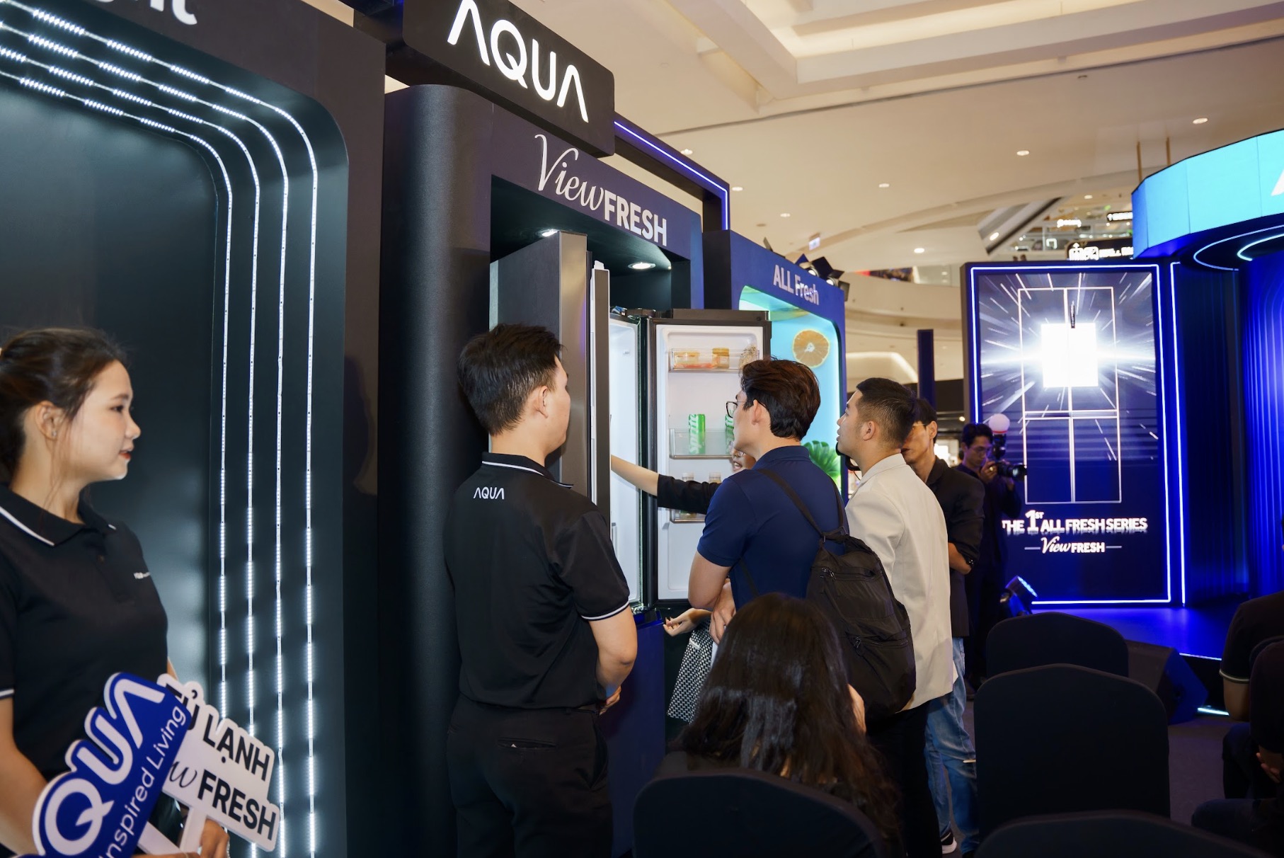 AQUA Việt Nam ra mắt tủ lạnh ViewFresh với 2 phiên bản ViewFresh AQR-M727XA(GS)U1 và AQR-M727XA(GB)U1, sản phẩm kết hợp hoàn hảo giữa công nghệ và nghệ thuật.