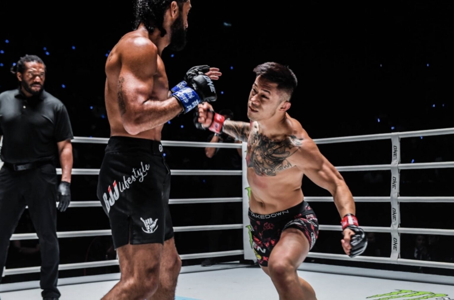 ONE Championship: Martin Nguyễn thua đau trước Garry Tonon ONE Championship: Martin Nguyễn thua đau trước Garry Tonon