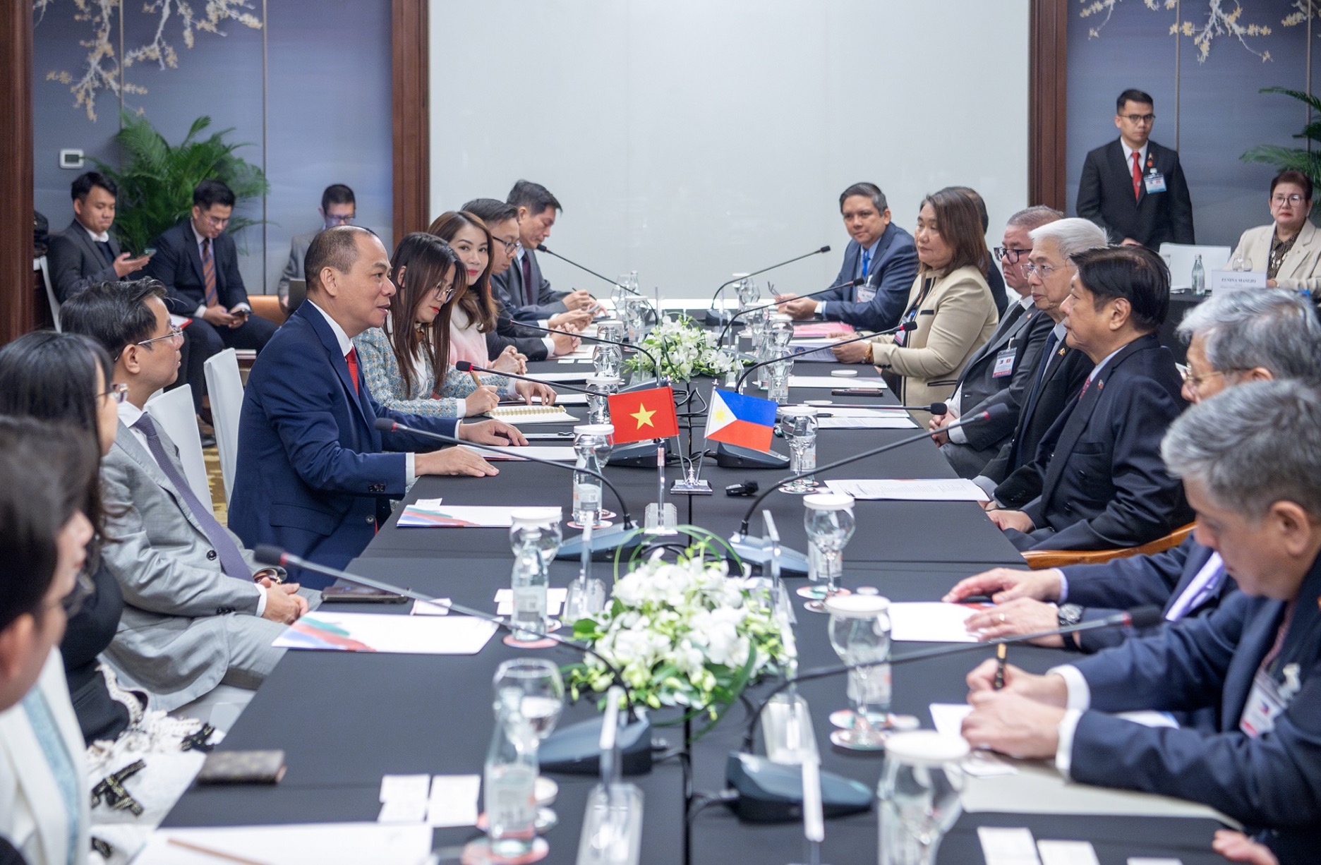 Tổng thống Philippines gặp Chủ tịch Vingroup trong chuyến thăm Việt Nam
