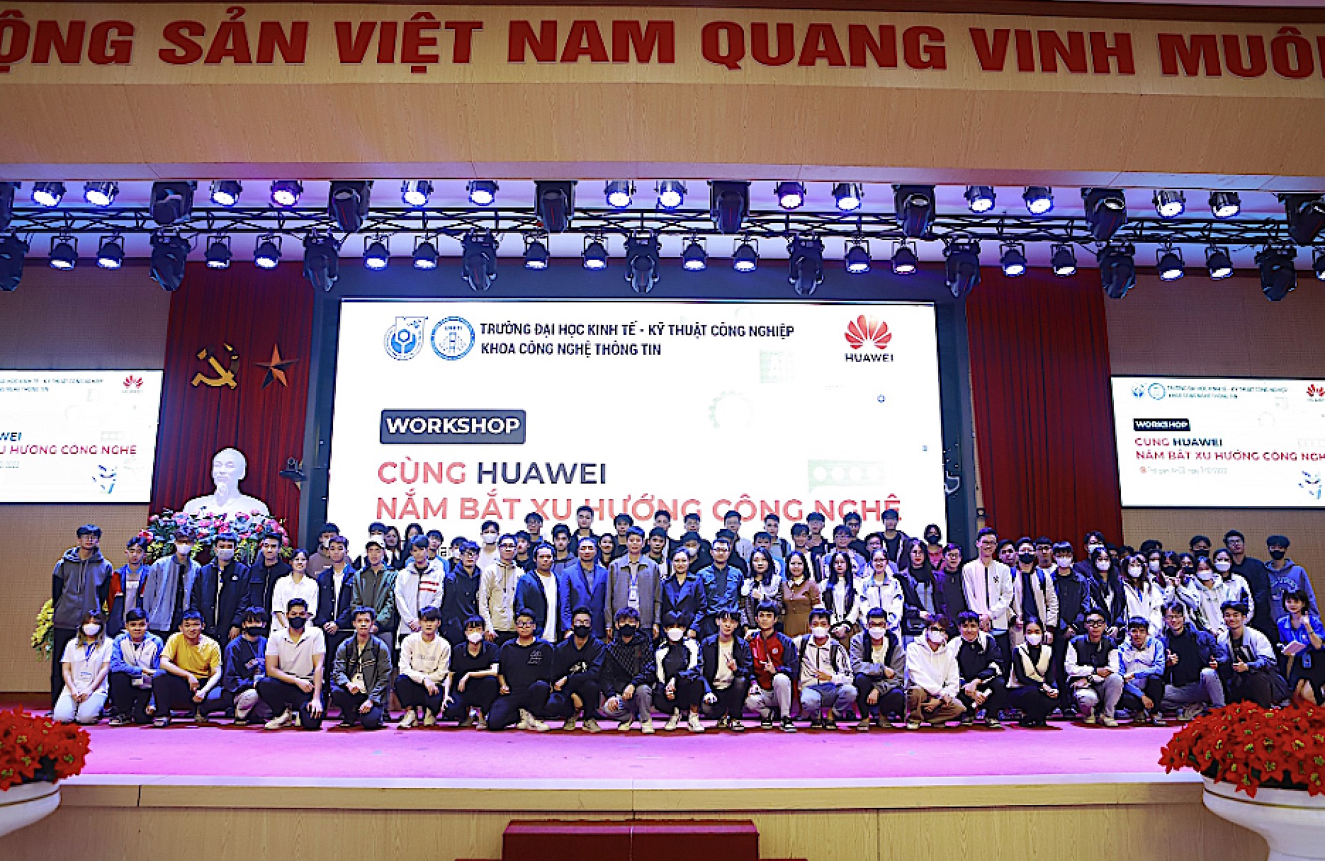 Huawei vừa vinh danh 06 sinh viên chiến thắng cuộc thi ICT Competition Vietnam 2023 - 2024, trao tấm vé tranh tài tại vòng thi khu vực Châu Á - Thái Bình Dương.