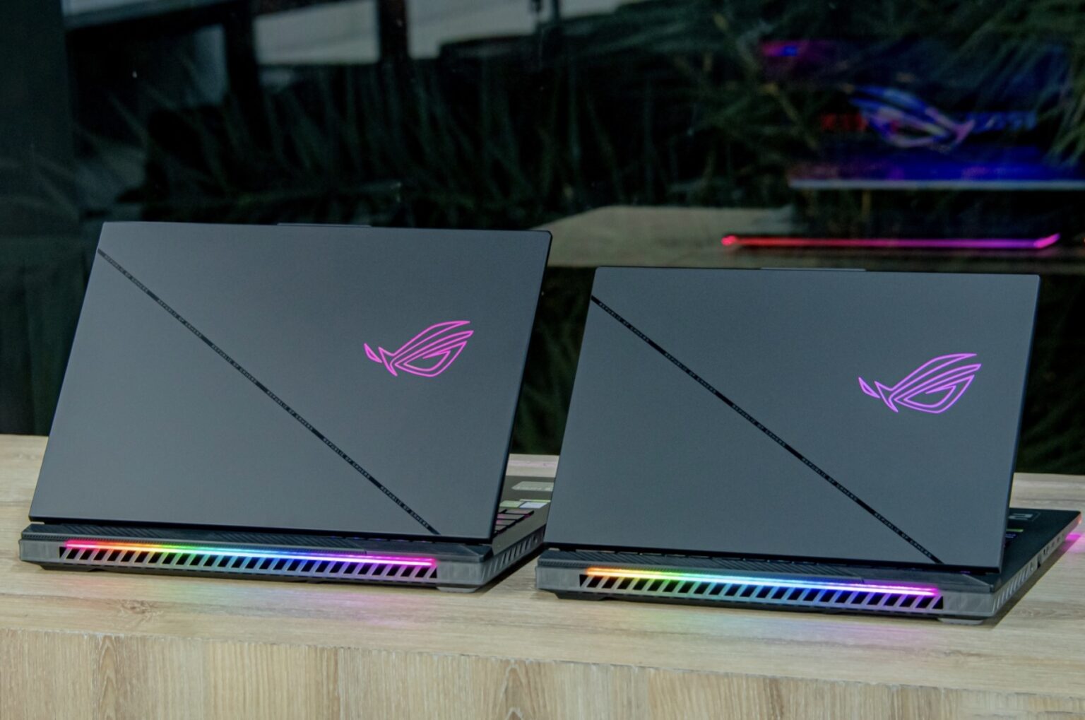 Asus vừa ra mắt mẫu laptop gaming ROG Strix SCAR 18 (2024) với nhiều nâng cấp đáng giá so với phiên bản trước.