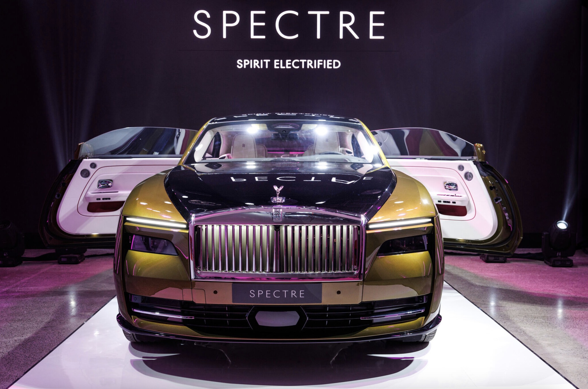 Rolls-Royce Spectre: Mẫu xe điện coupé siêu sang đầu tiên của thế giới về Việt Nam 