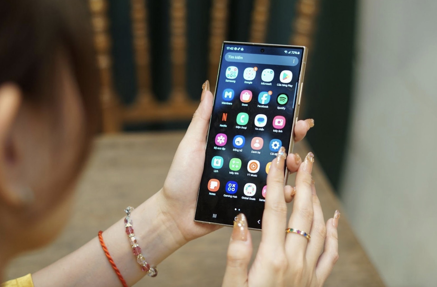 Gói bảo hành Samsung Care+ giúp  smartphone, máy tính bảng và đồng hồ thông minh Galaxy được kiểm tra bởi đội ngũ giàu kinh nghiệm, thay thế bằng linh kiện chính hãng, hỗ trợ nhanh chóng, tránh nhiều rủi ro khi sử dụng.