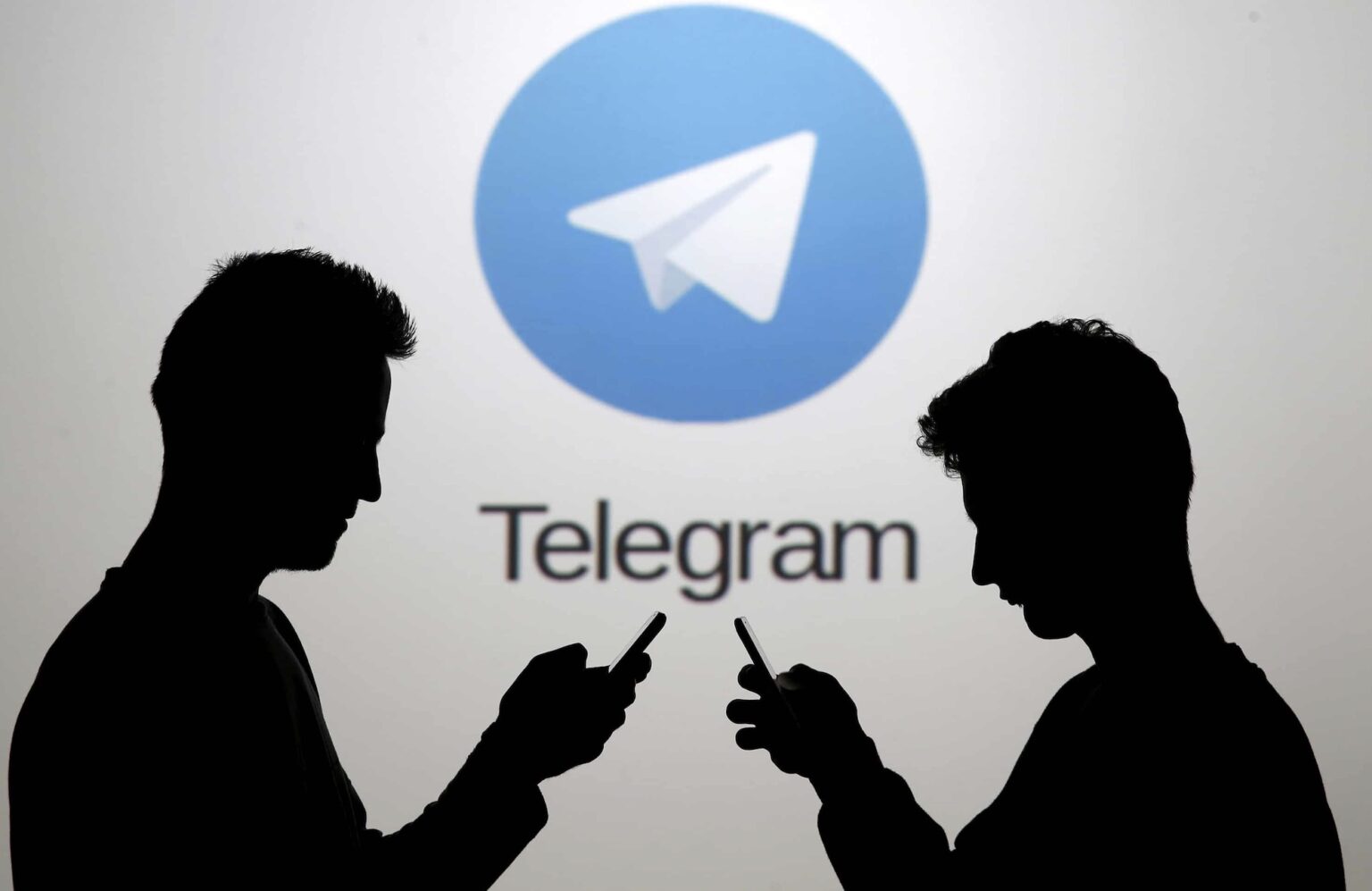 Telegram cũng nổi tiếng vì hỗ trợ yếu kém và chậm trễ, quảng cáo và "mời chào" bán gói thuê bao.