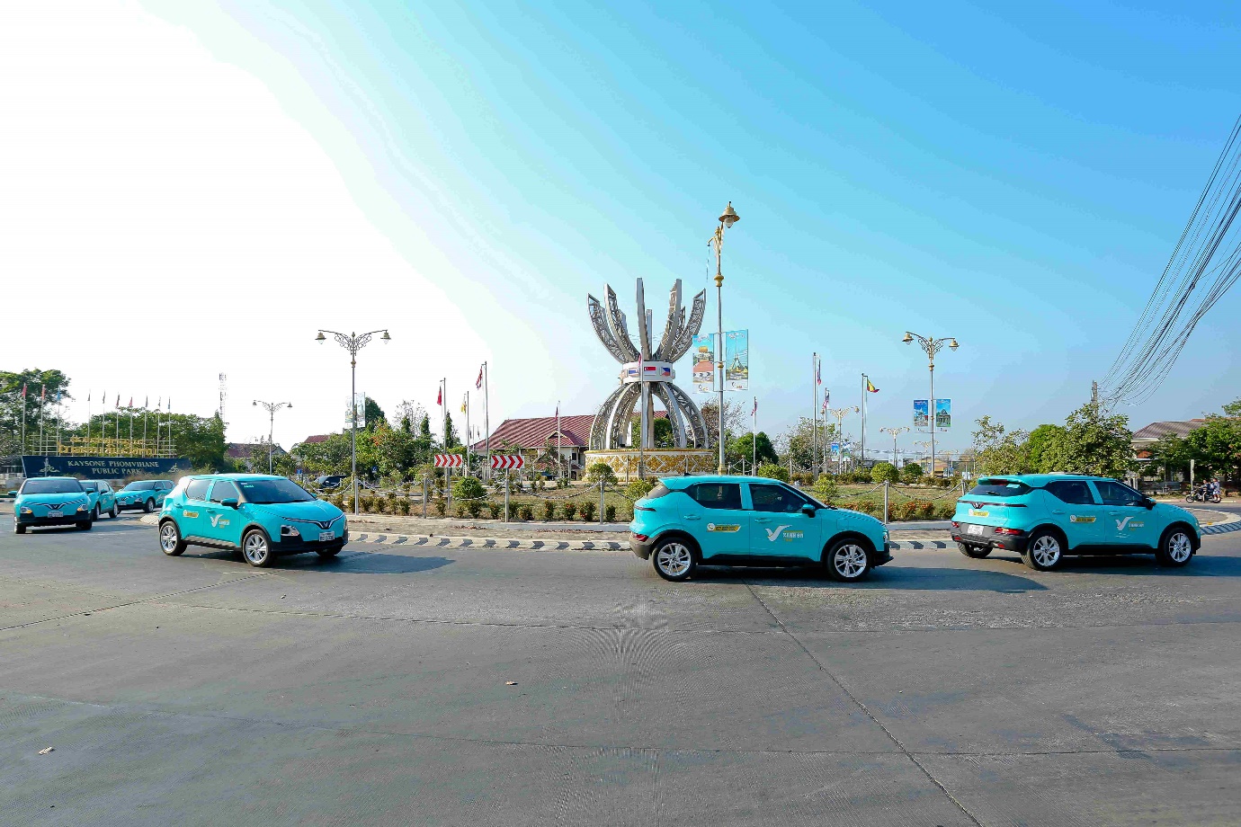 Xanh SM Lao chinh thuc mo rong dich vu TechTimes Vietnam Xanh SM Lào chính thức mở rộng dịch vụ taxi điện đến tỉnh Savannakhet