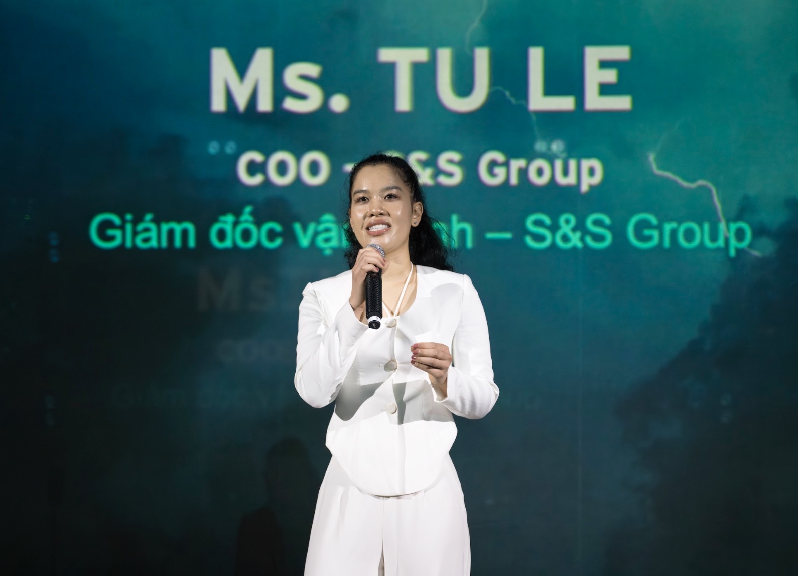 Bà Tú Lê - Giám đốc Vận hành của S&S Automotive chia sẻ tại sự kiện.
