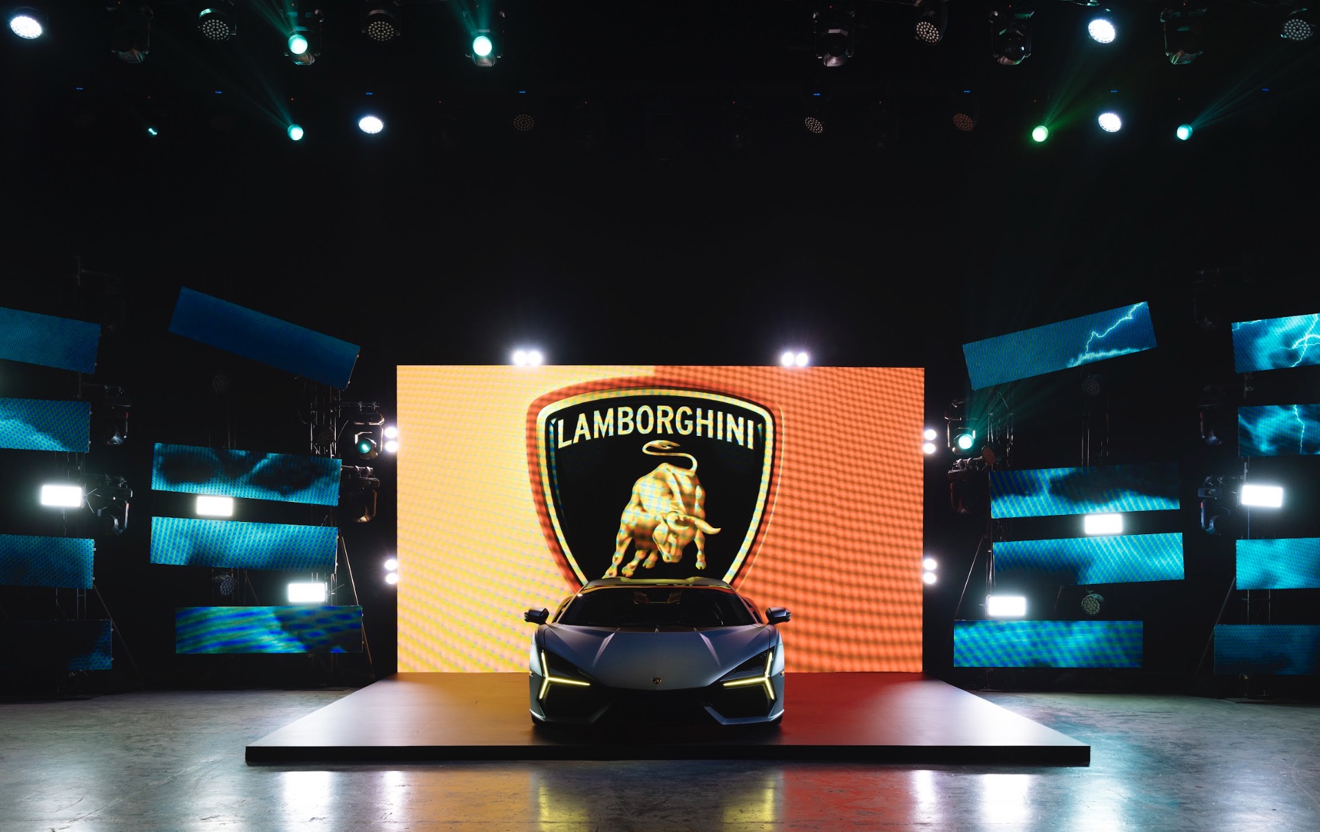 image 115 TechTimes Vietnam Lamborghini Revuelto: Siêu xe thể thao V12 Hybrid HPEV ra mắt tại Việt Nam