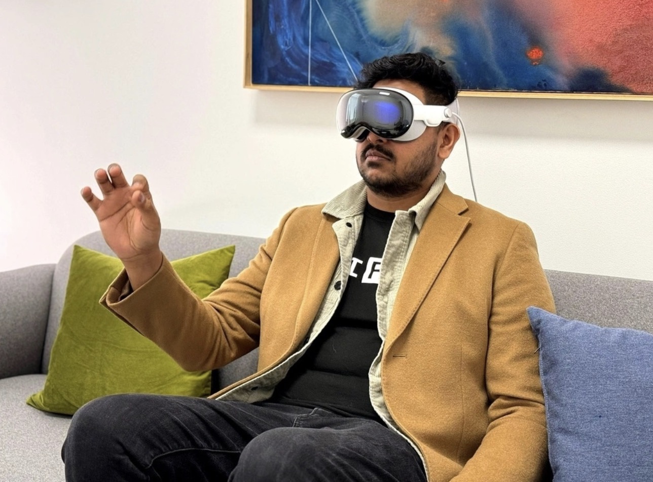 Apple Vision Pro 2 khi nào được Apple ra mắt? TechTimes Vietnam Chu kỳ nâng cấp sản phẩm của Vision Pro sẽ khác hoàn toàn so với iPhone và Apple Watch. (Ảnh: Wired)